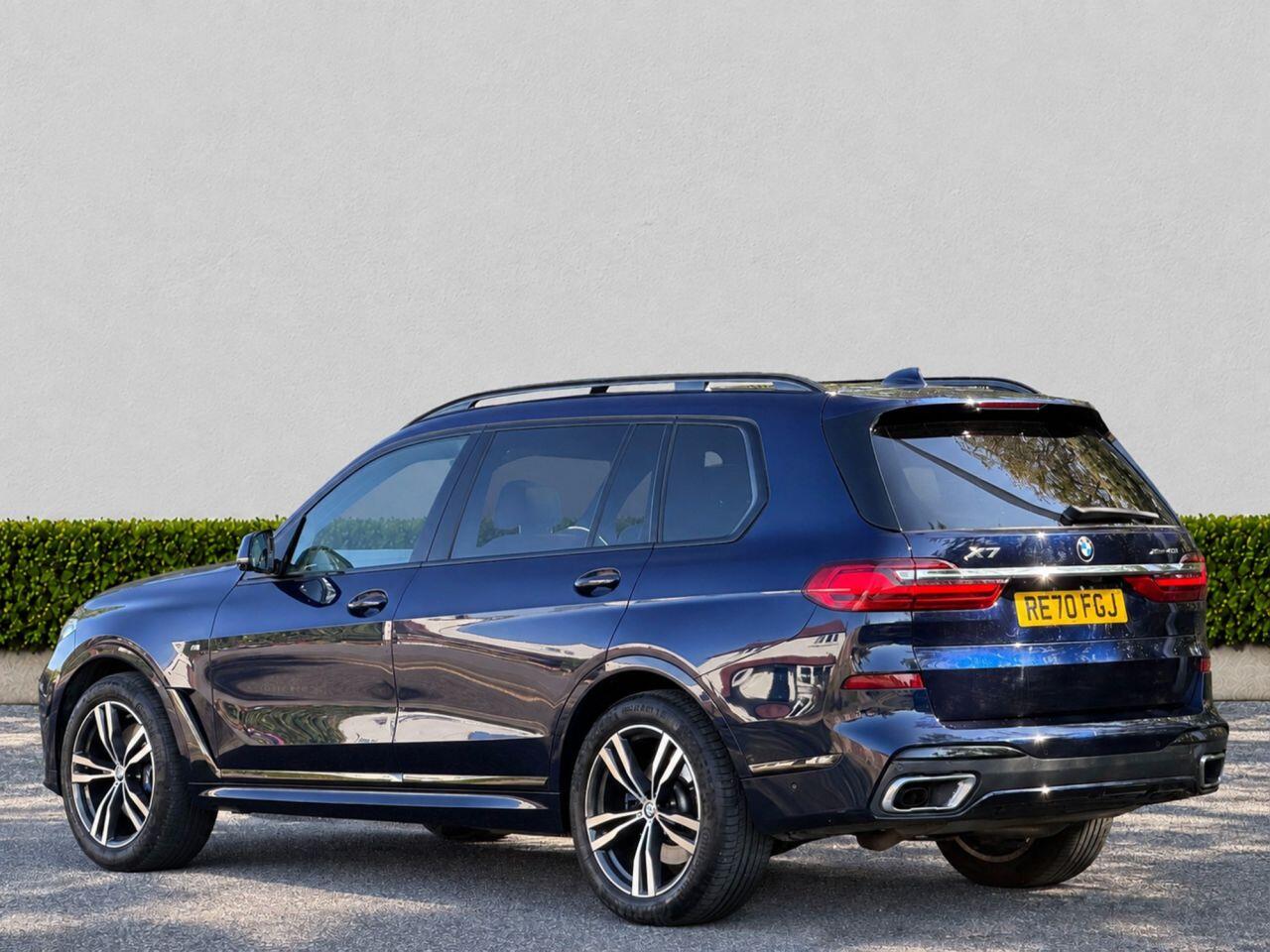 BMW X7 view 5