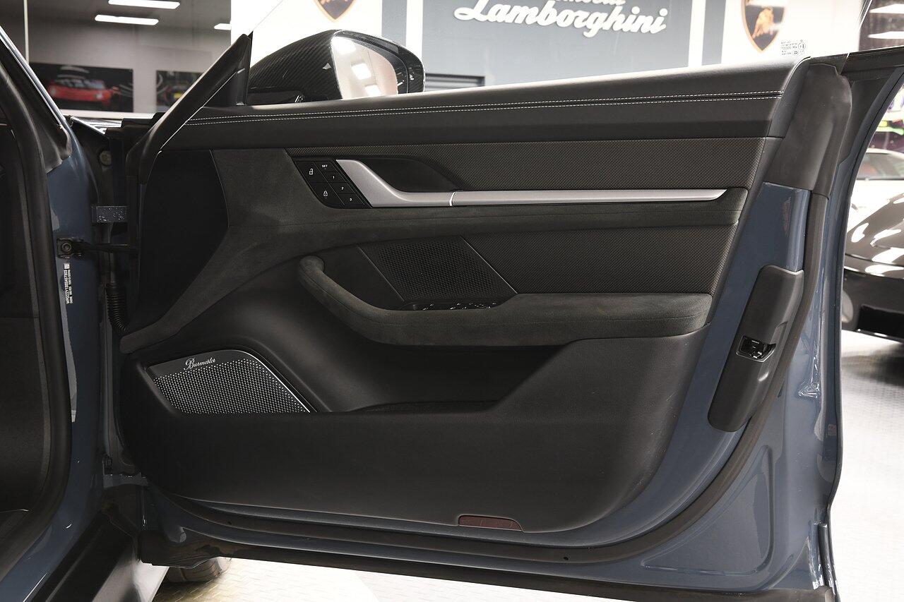 Porsche Taycan view 26