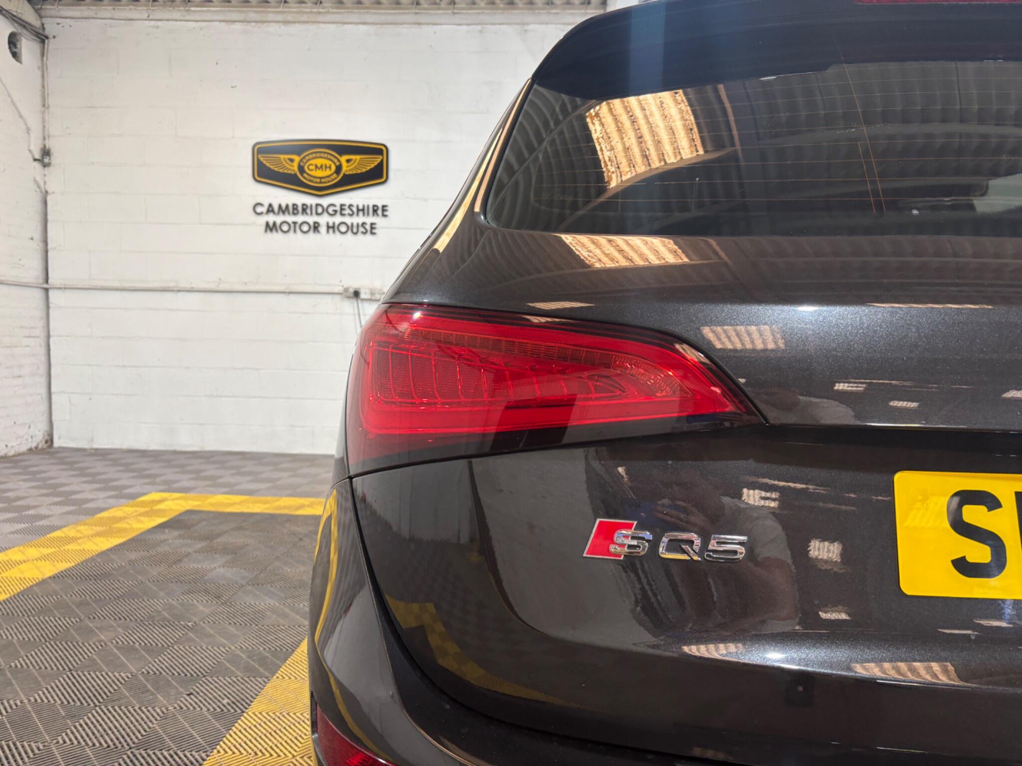 Audi SQ5 view 11