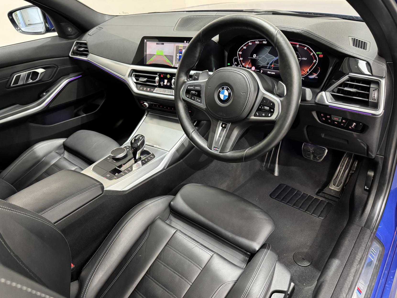 BMW 3 Series view 17