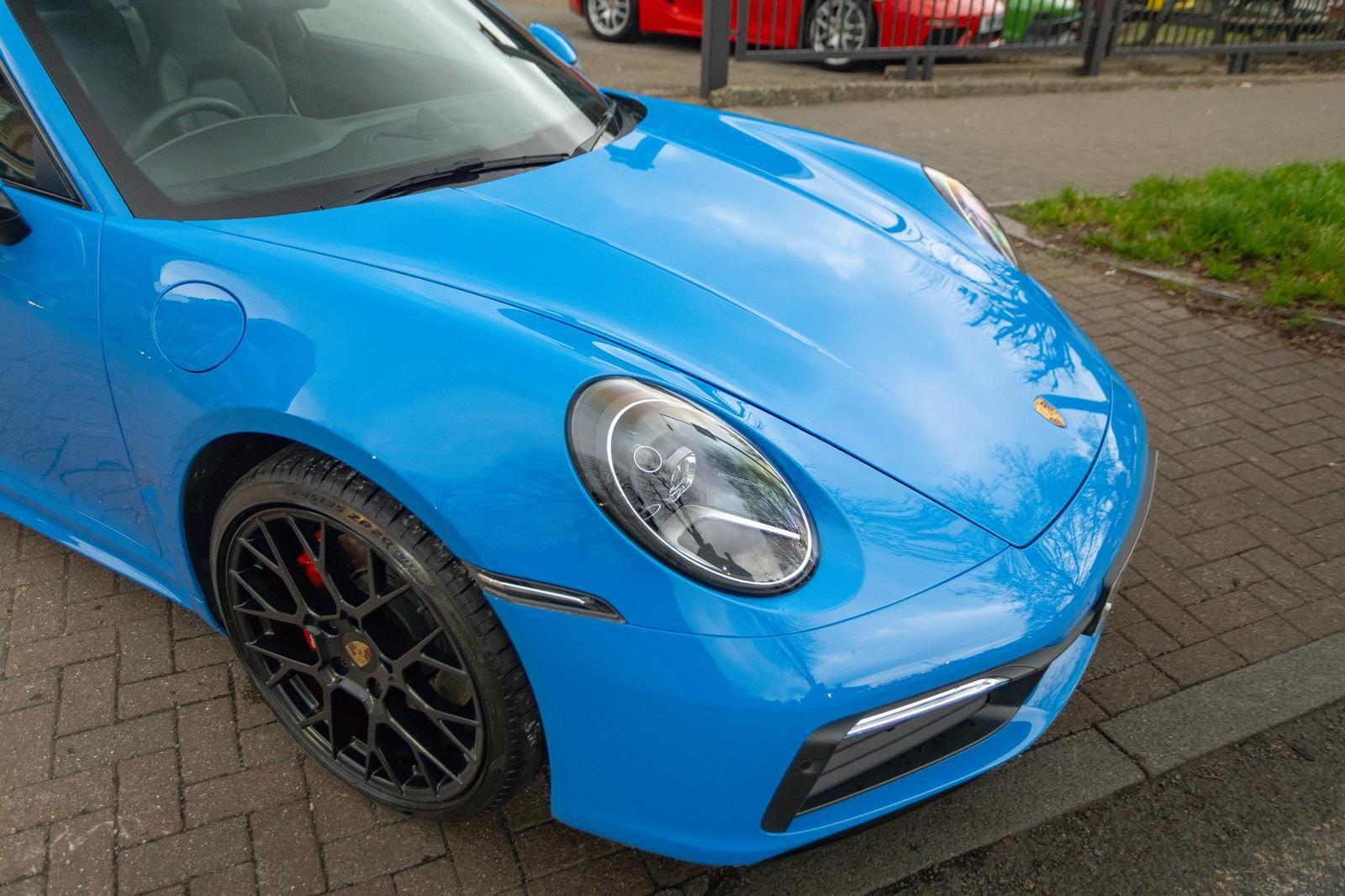 Porsche 911 view 5