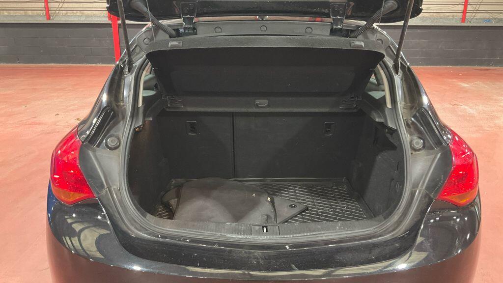 Vauxhall Astra view 7