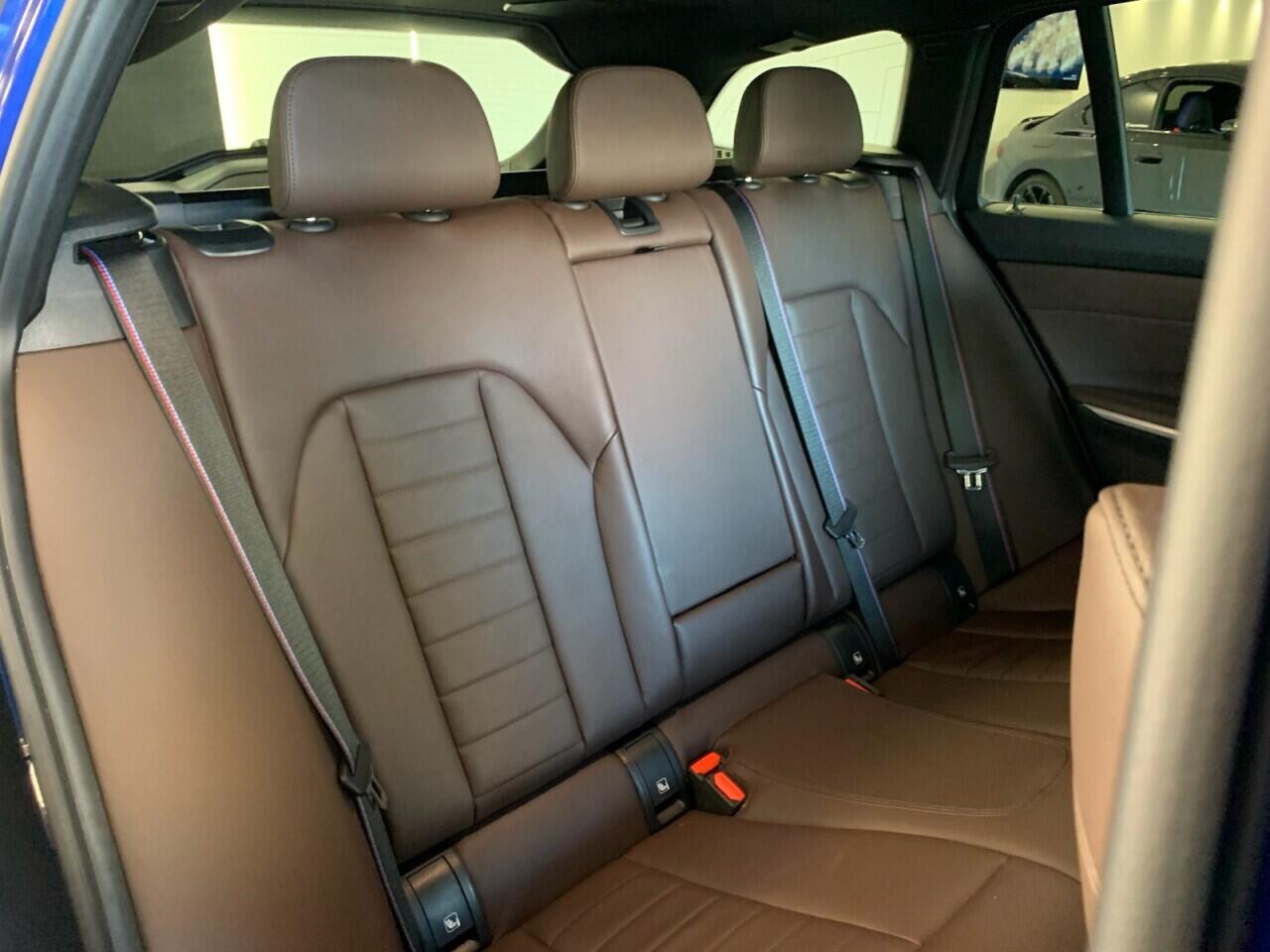 BMW 3 Series view 26