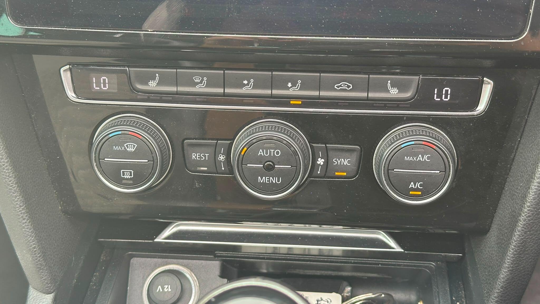Volkswagen Passat view 19