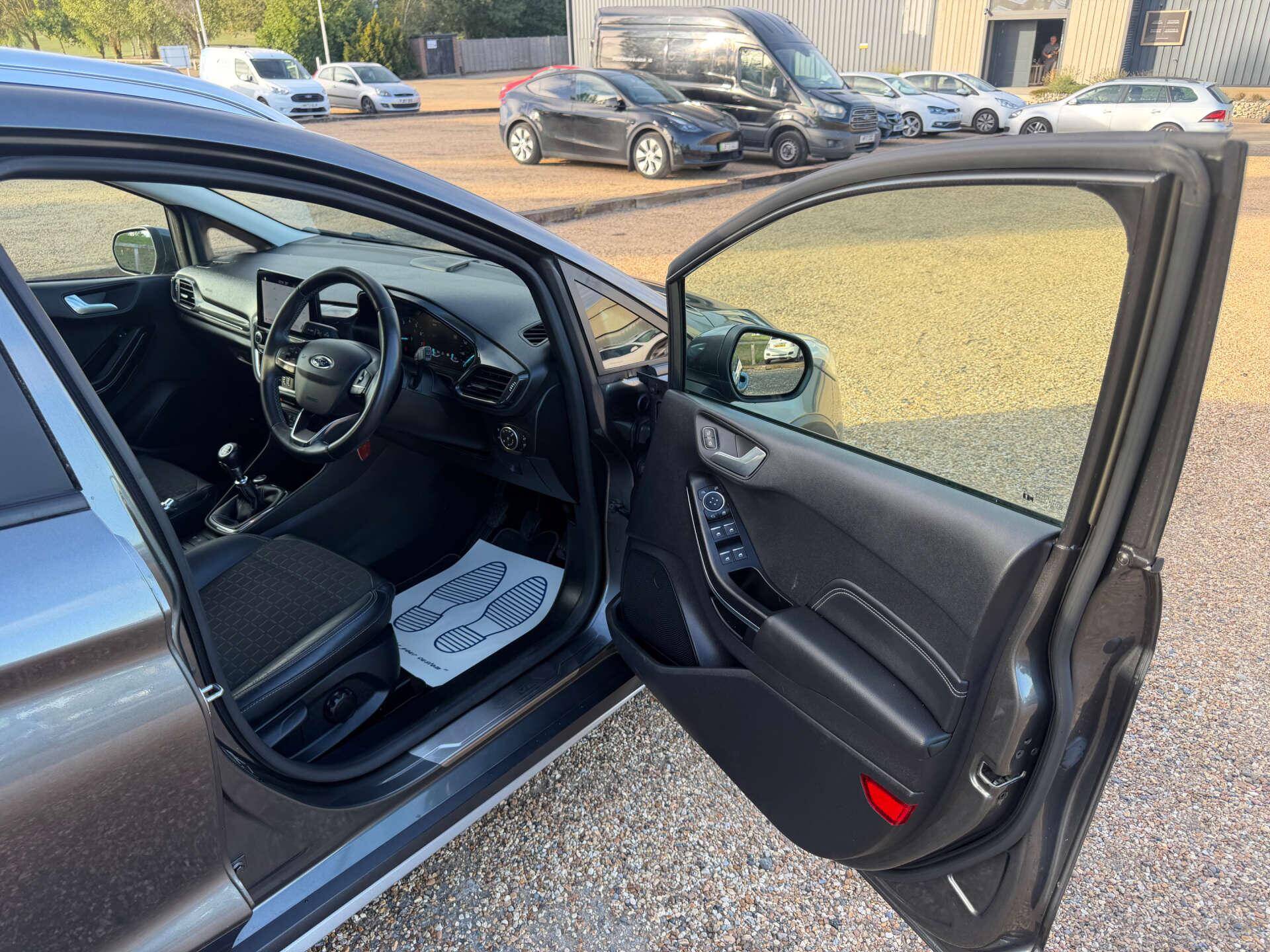 Ford Fiesta view 9