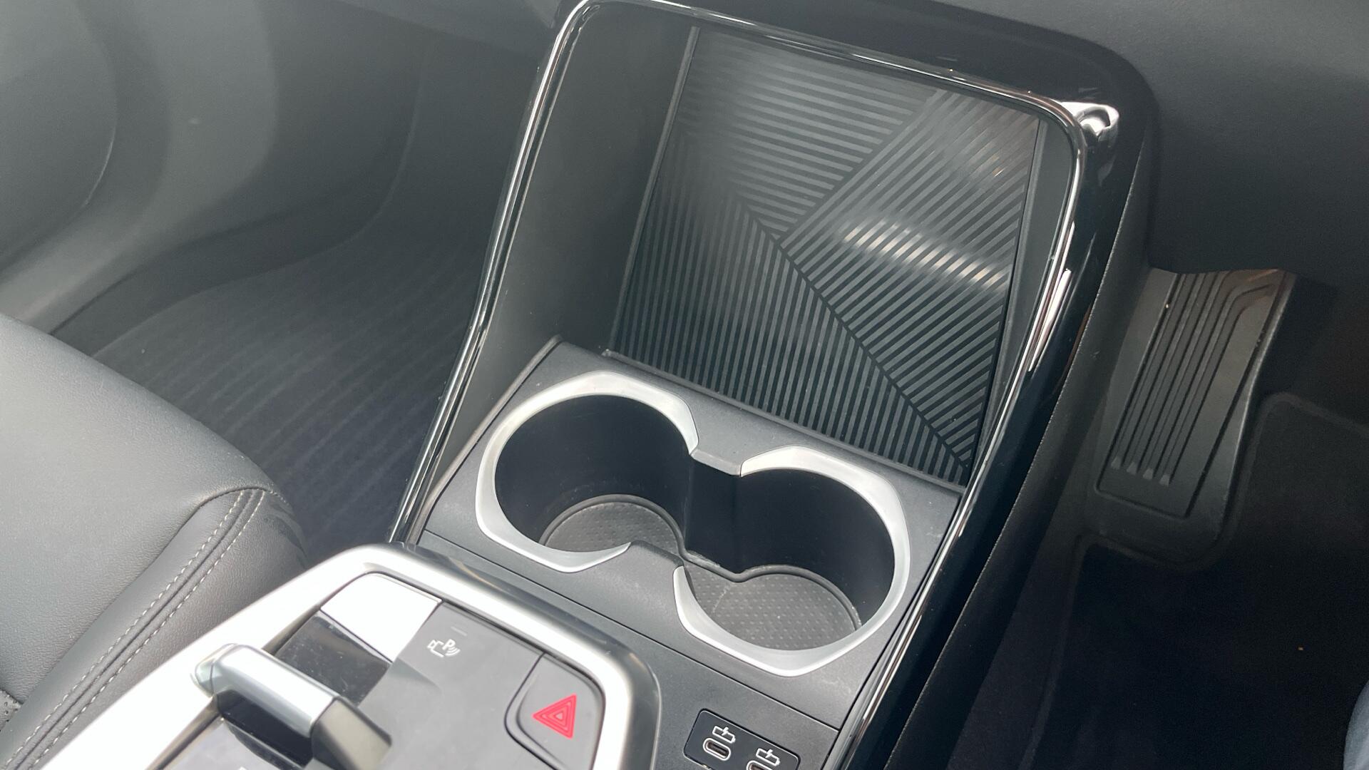 BMW iX1 view 50