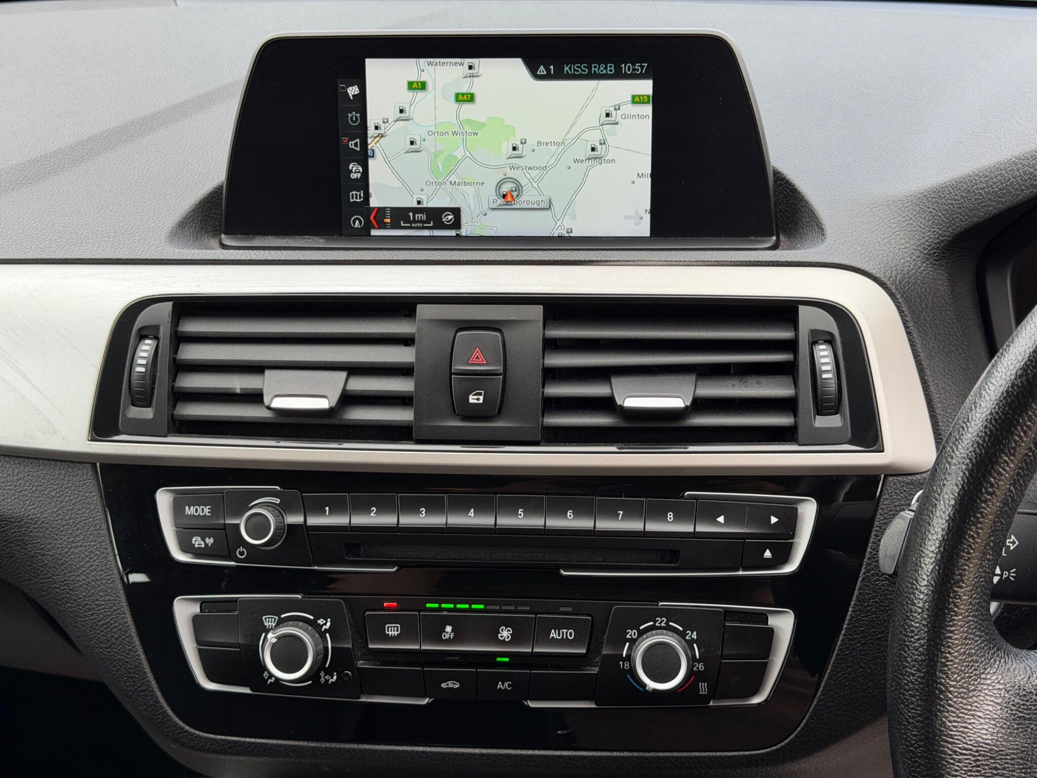 BMW 1 Series view 22