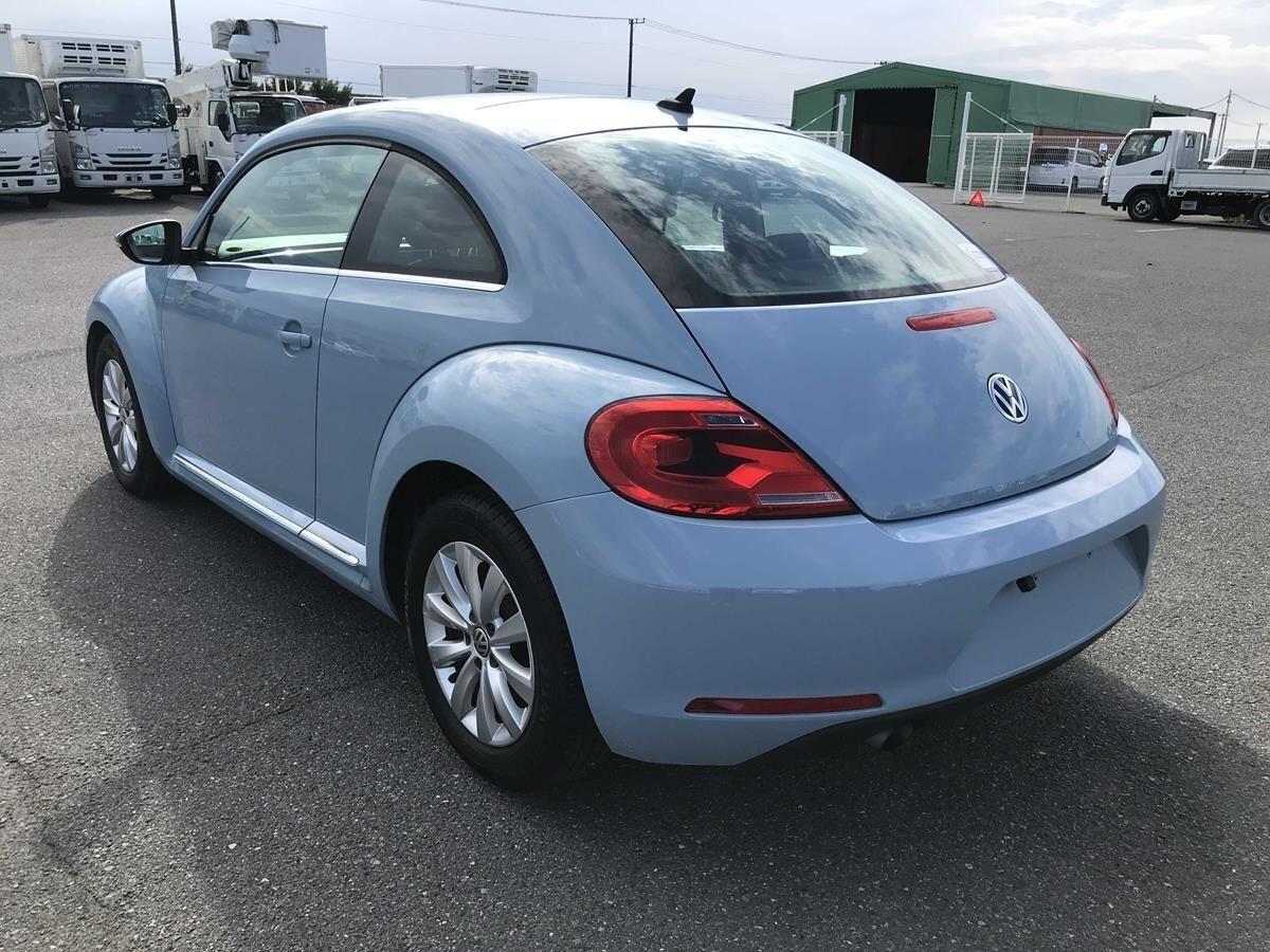 Volkswagen Beetle view 2