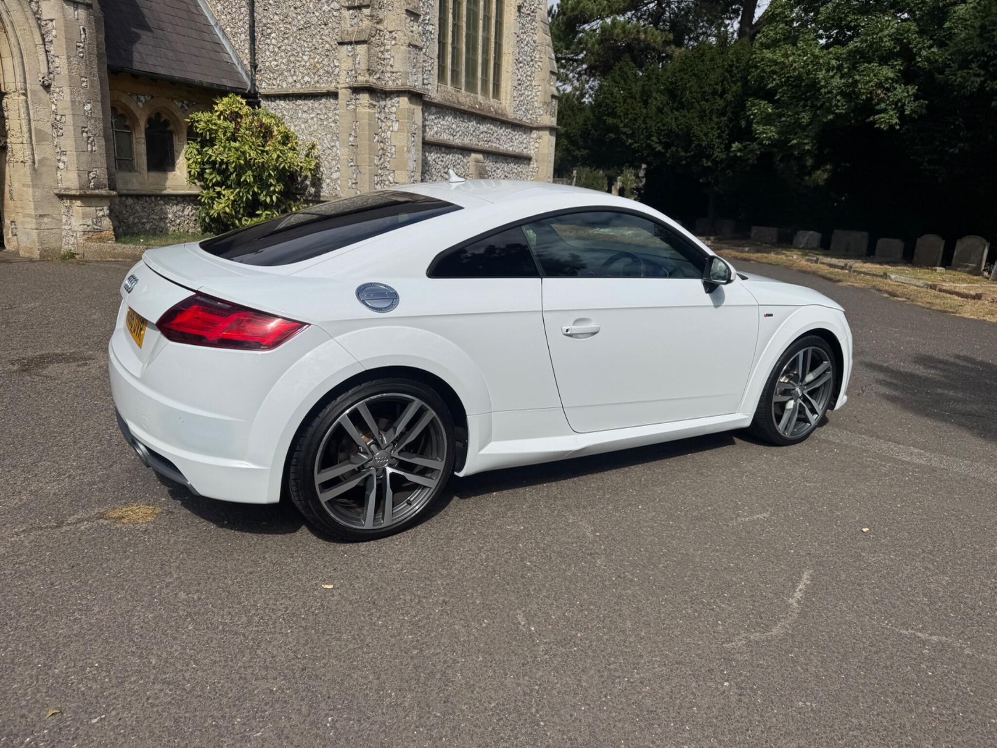 Audi TT view 20