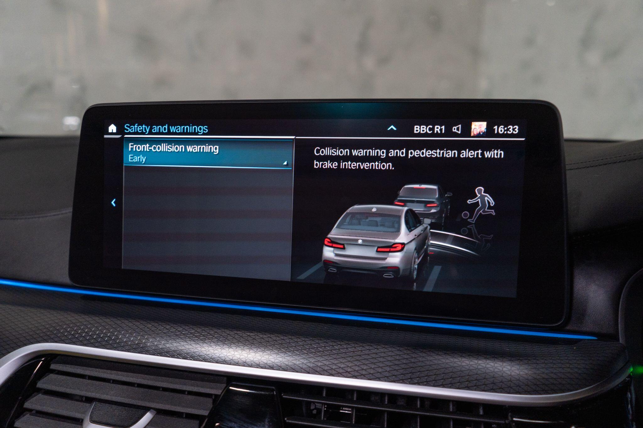 BMW 5 Series view 26