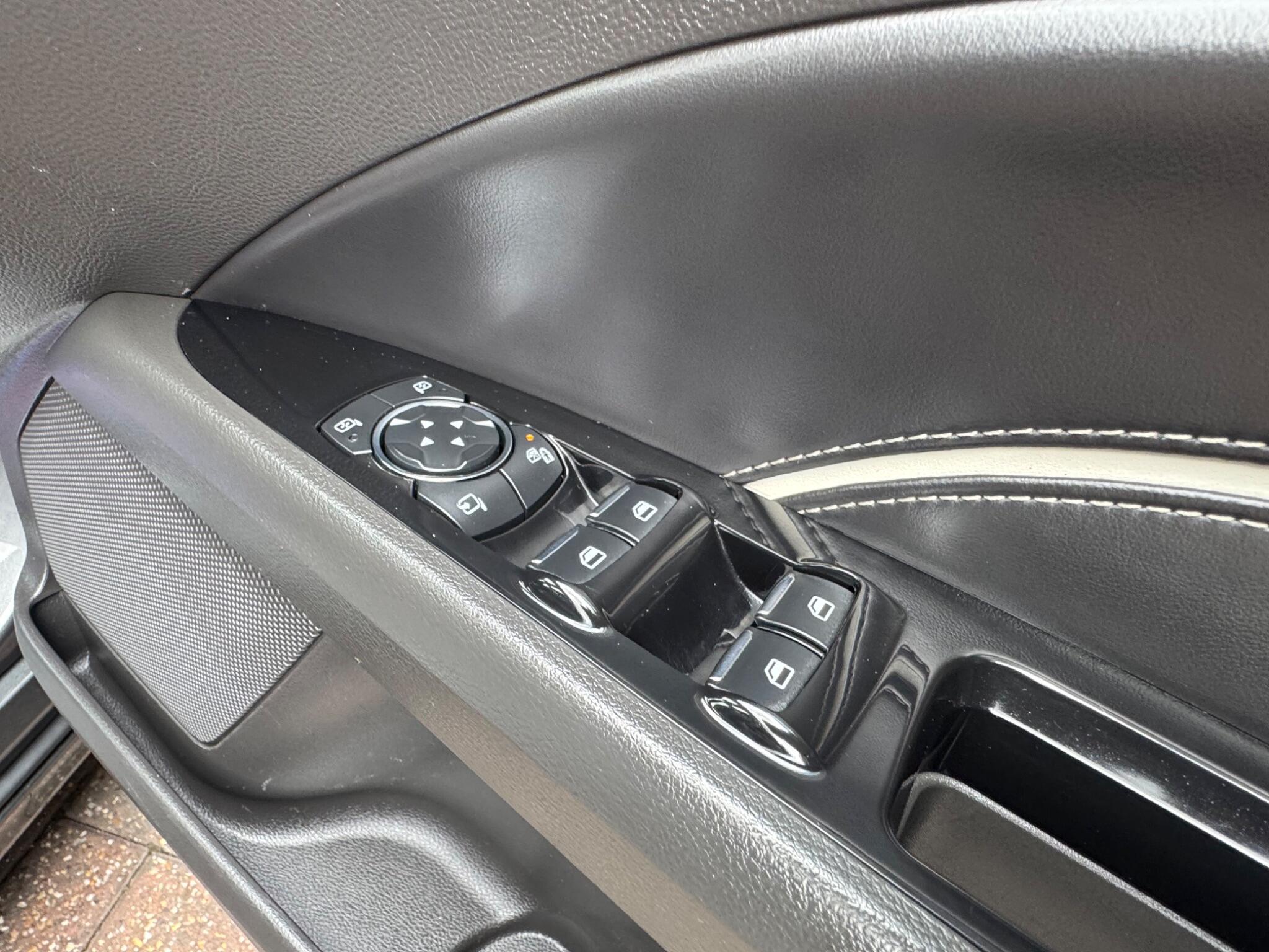 Ford Mondeo view 17