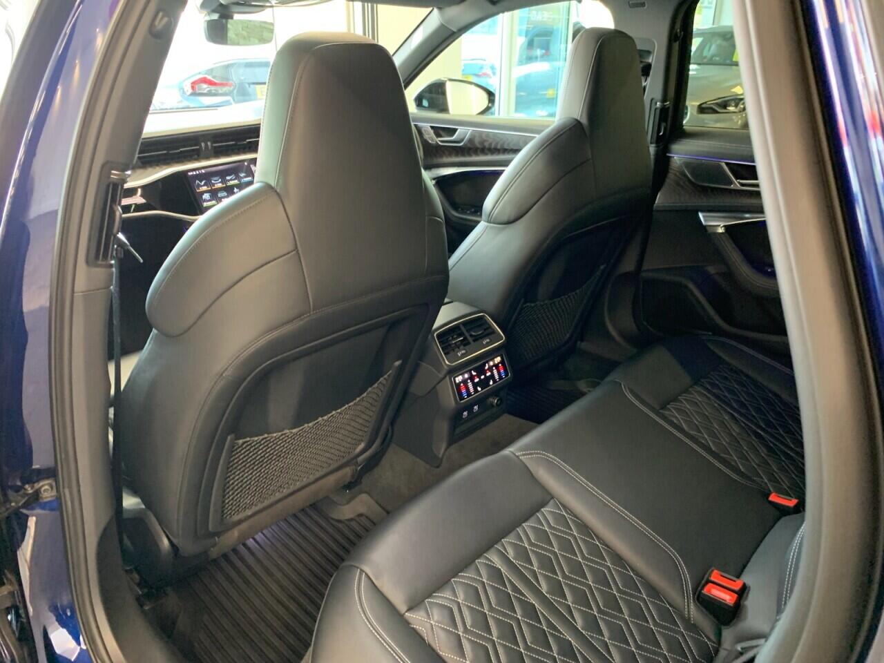 Audi S6 Avant view 28