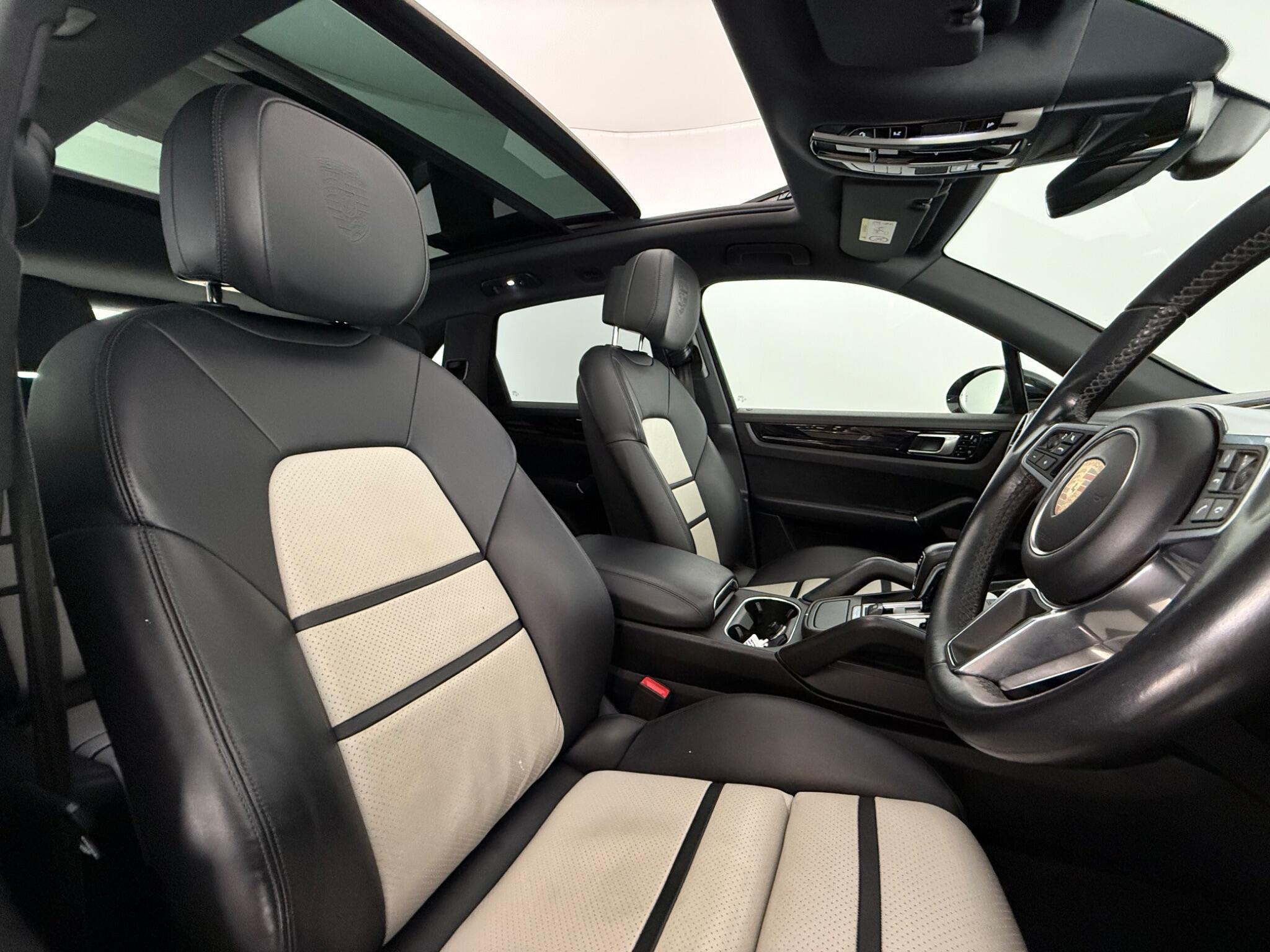 Porsche Cayenne view 45