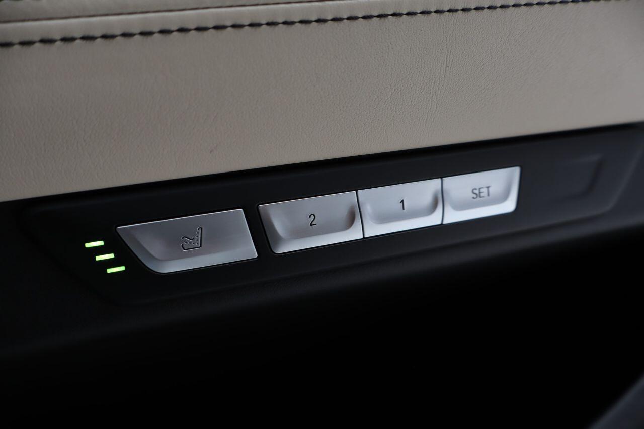 BMW 7 Series view 23