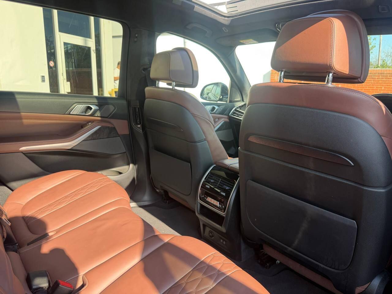 BMW X7 view 16