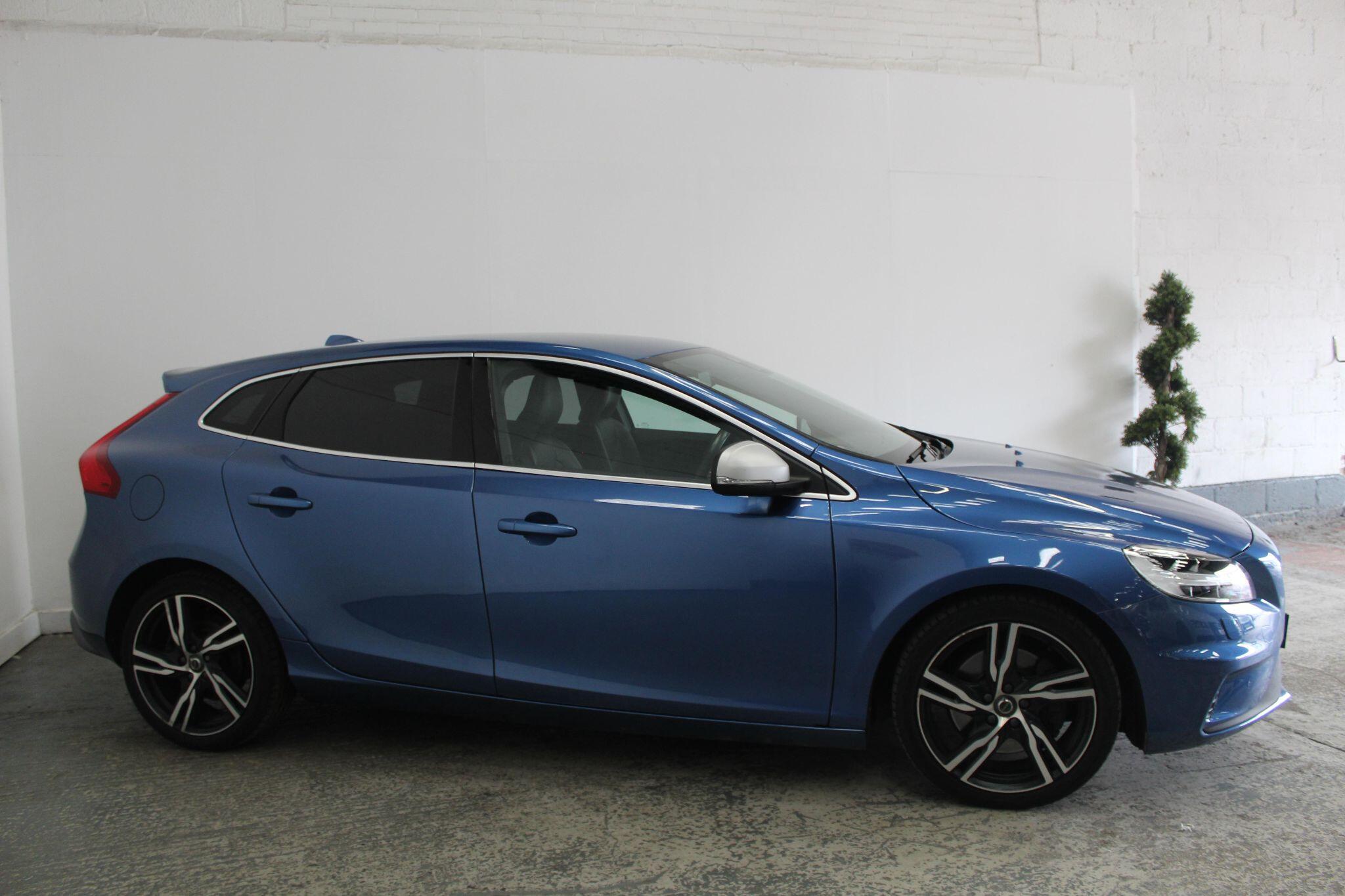 Volvo V40 view 4
