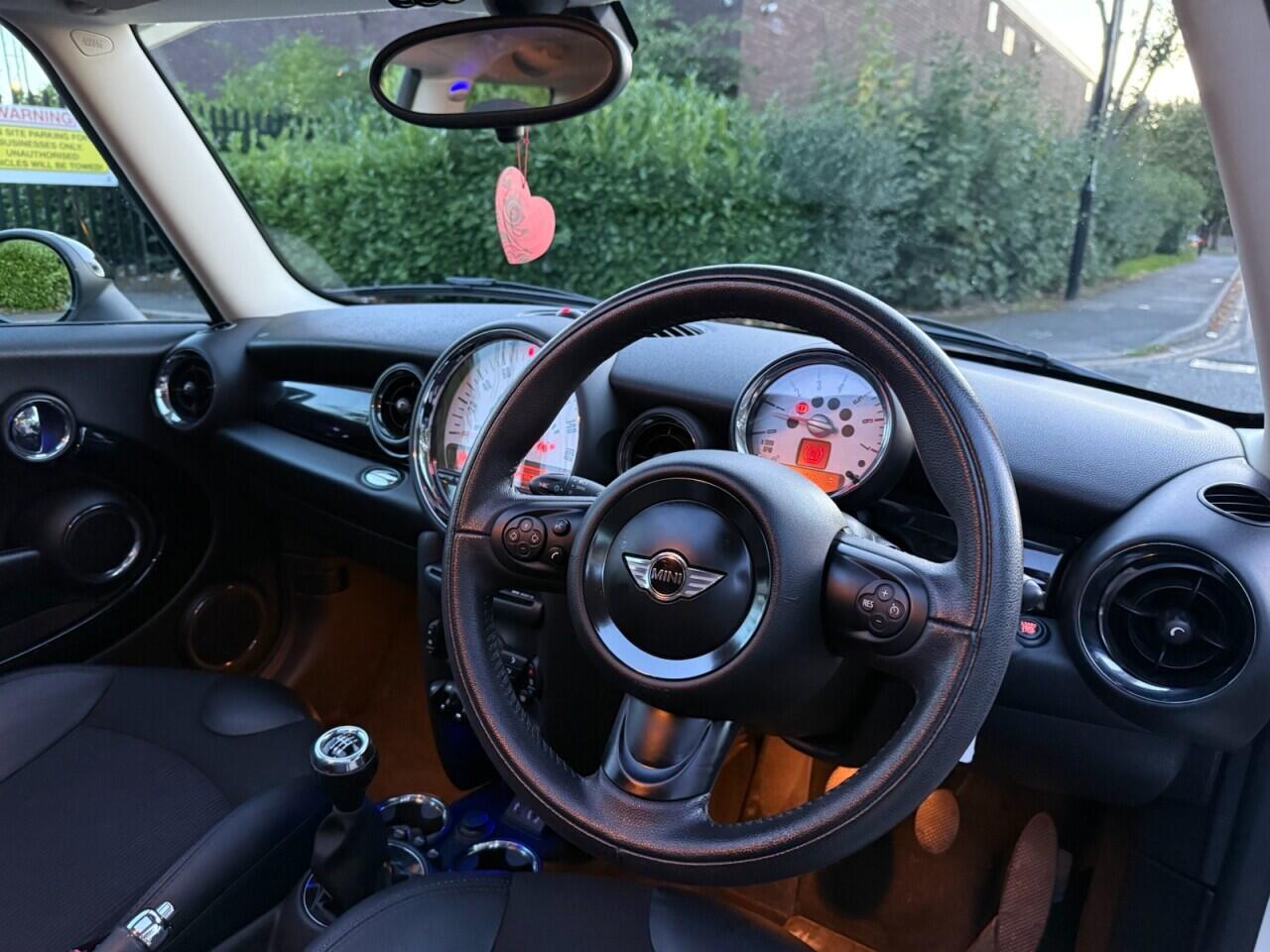 Mini Hatch view 11