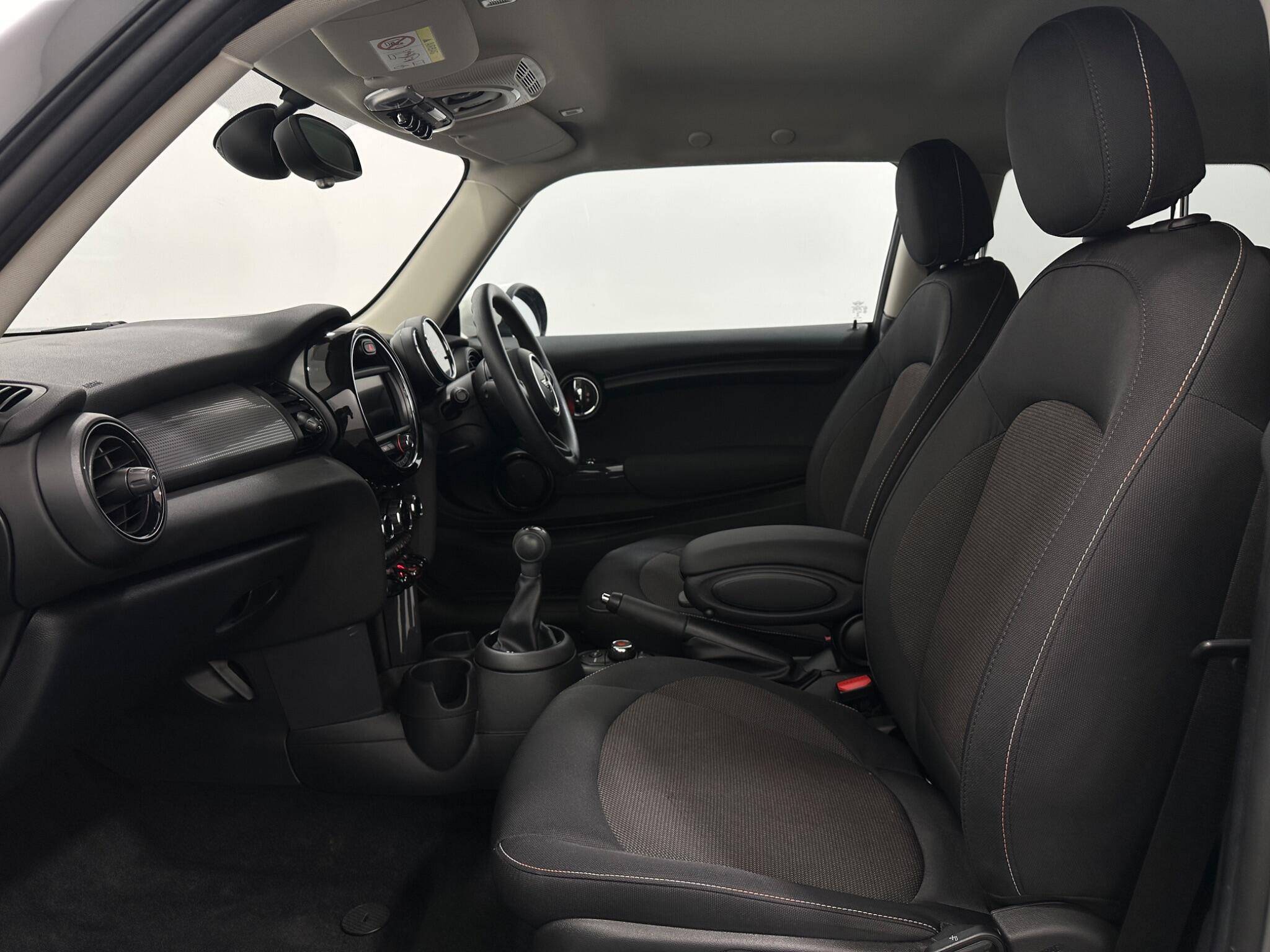 Mini Hatch view 32