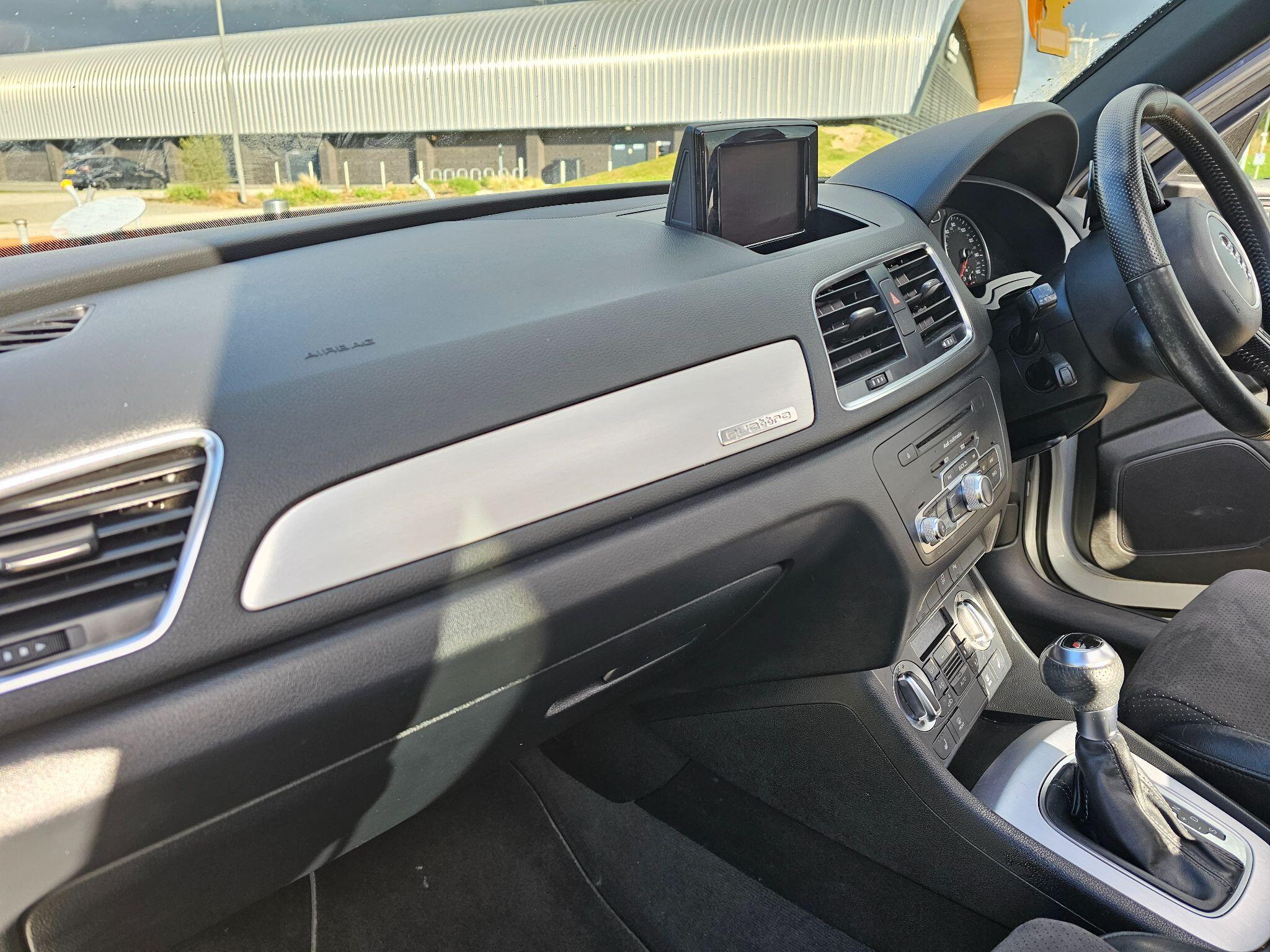 Audi Q3 view 21