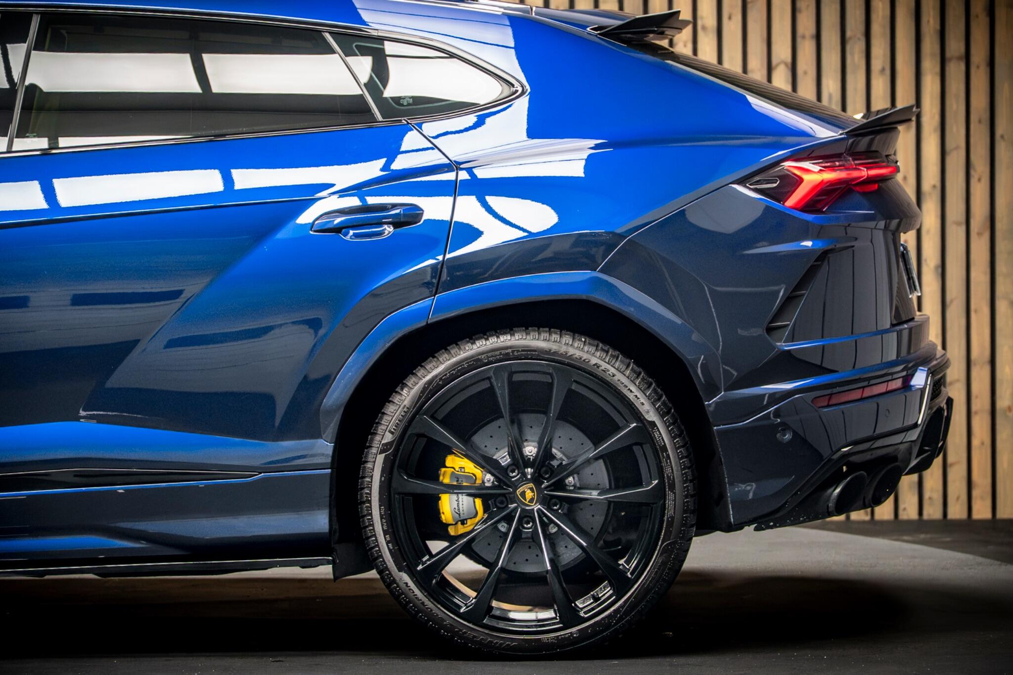 Lamborghini Urus view 18
