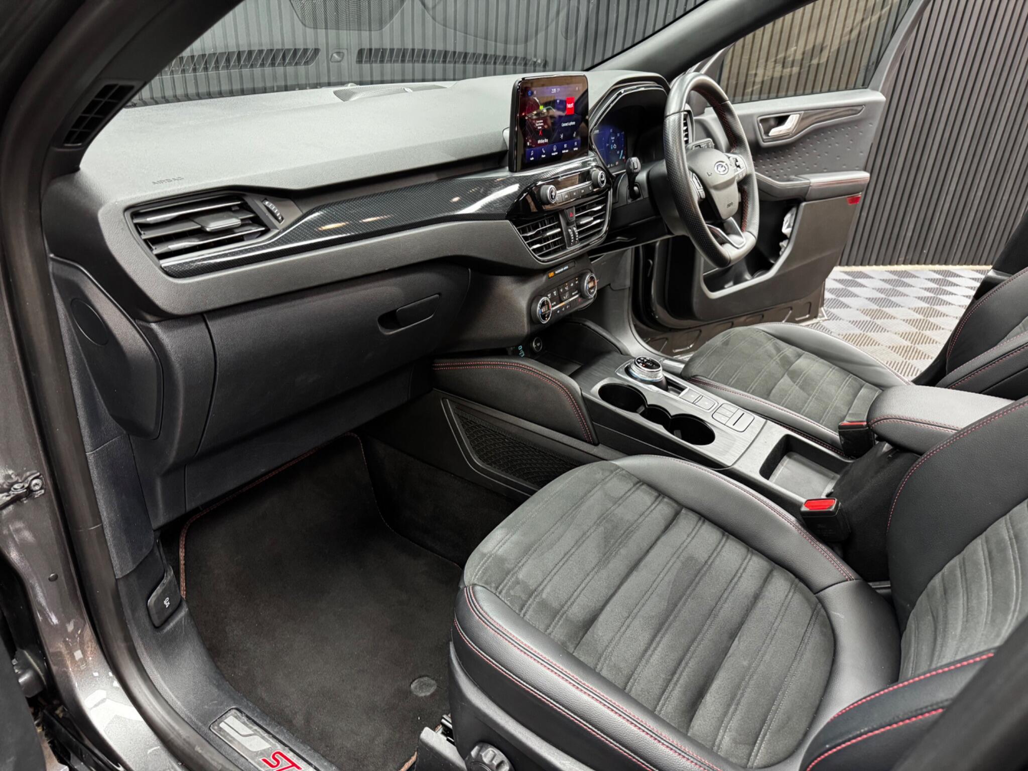 Ford Kuga view 45