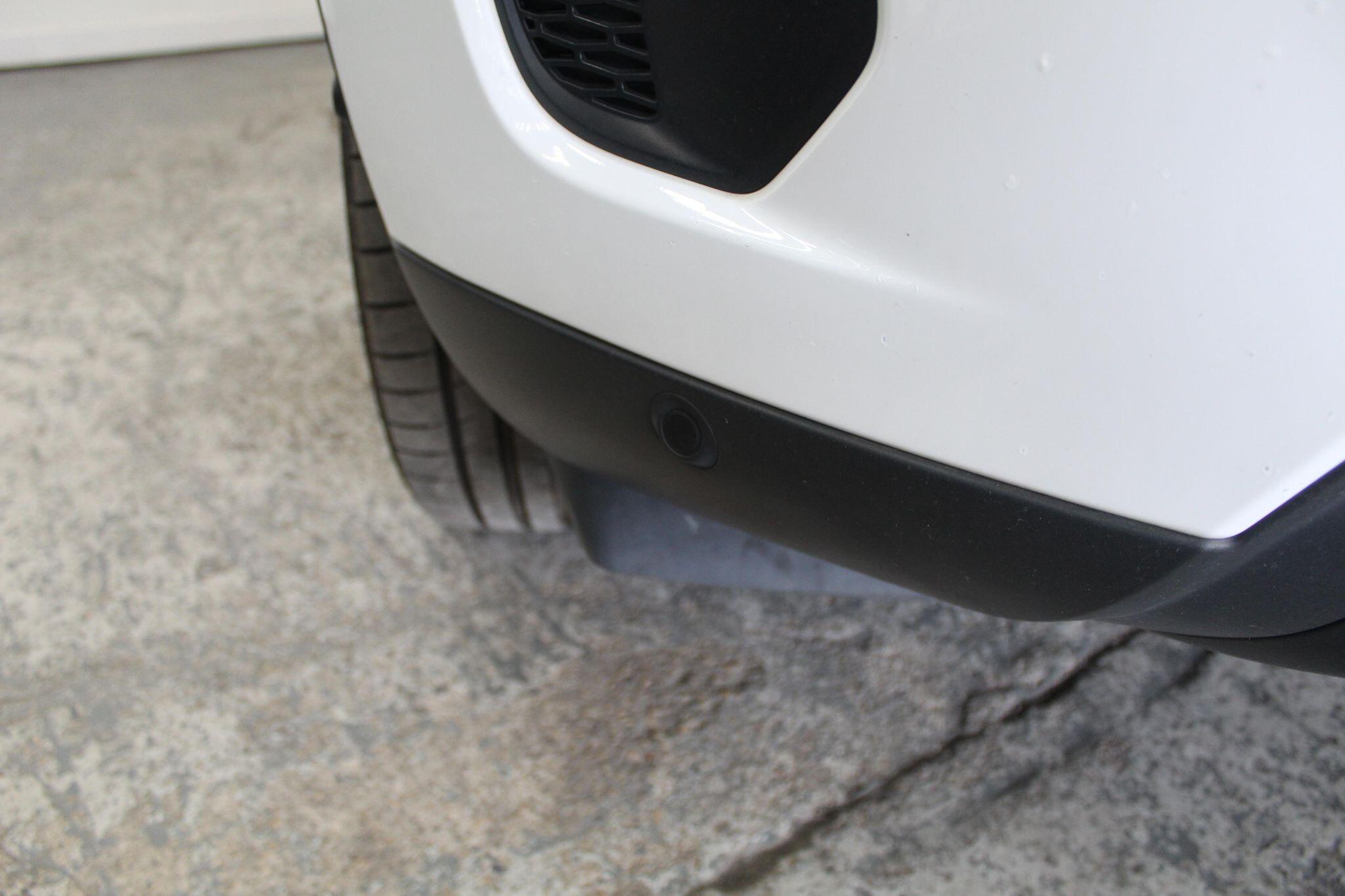 Land Rover Discovery Sport view 17