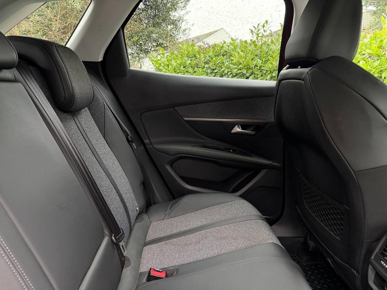 Peugeot 3008 view 16