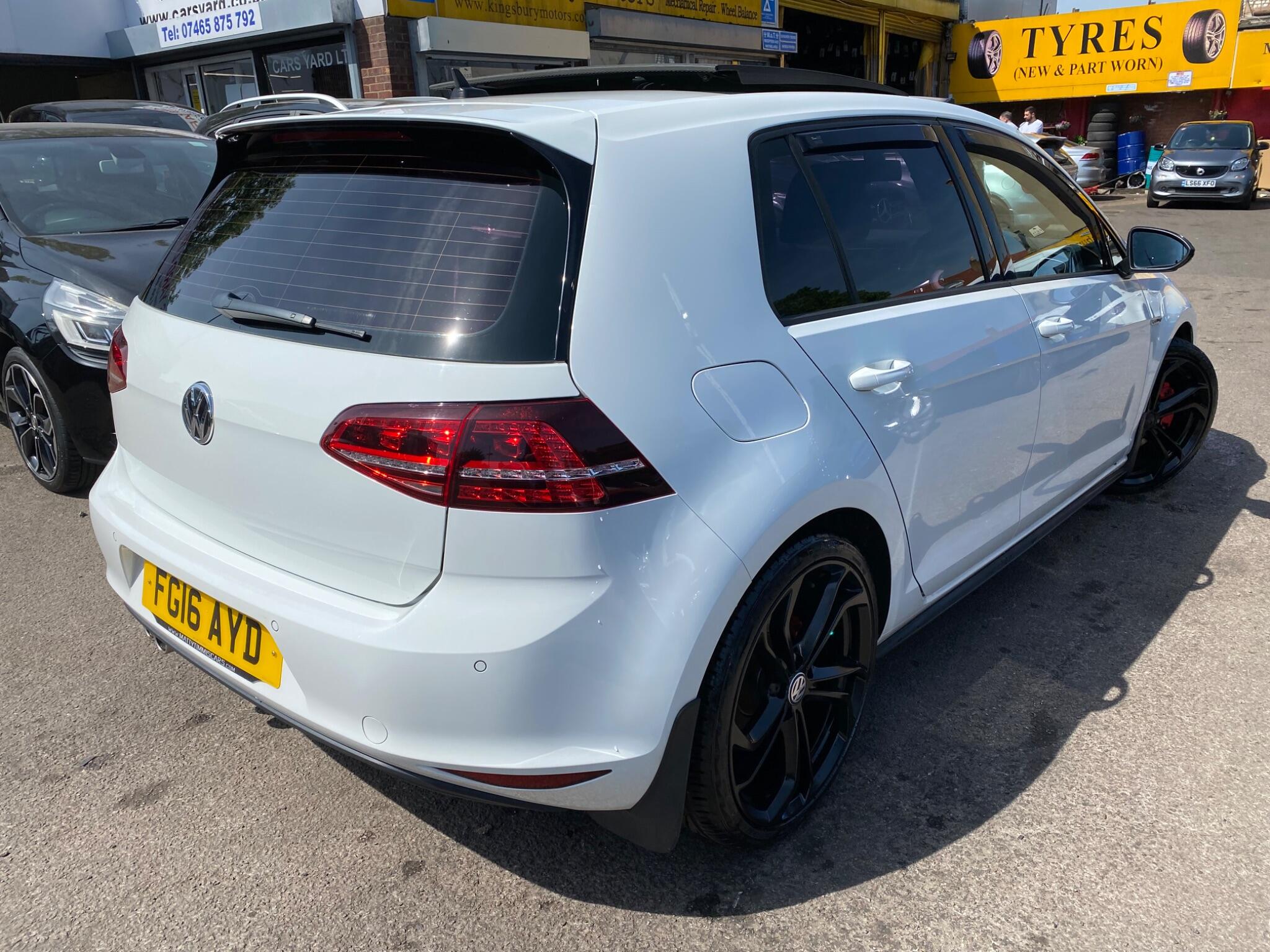 Volkswagen Golf view 11
