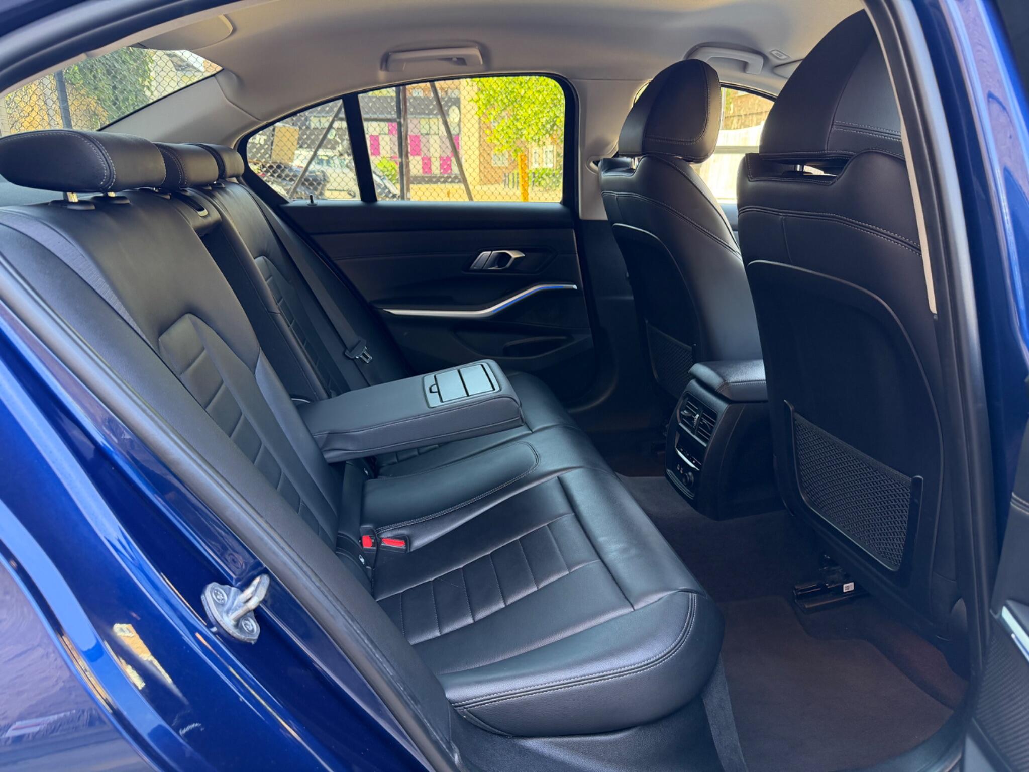 BMW 3 Series view 26