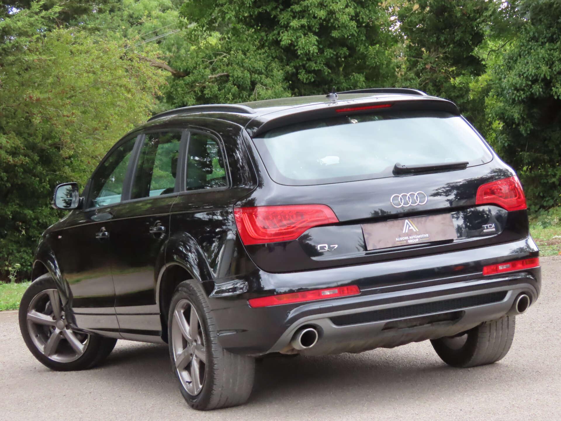 Audi Q7 view 6