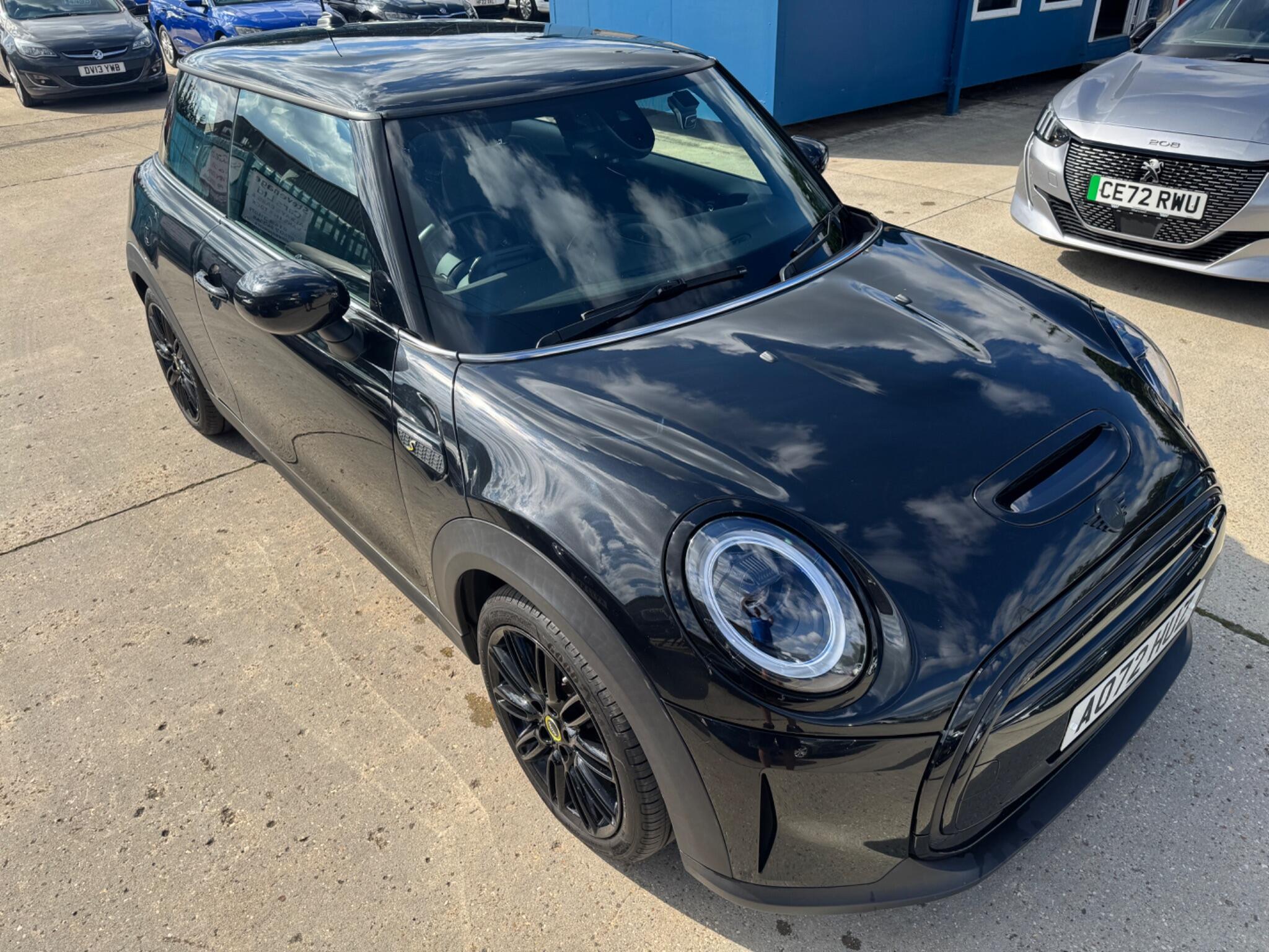 Mini Hatch view 5