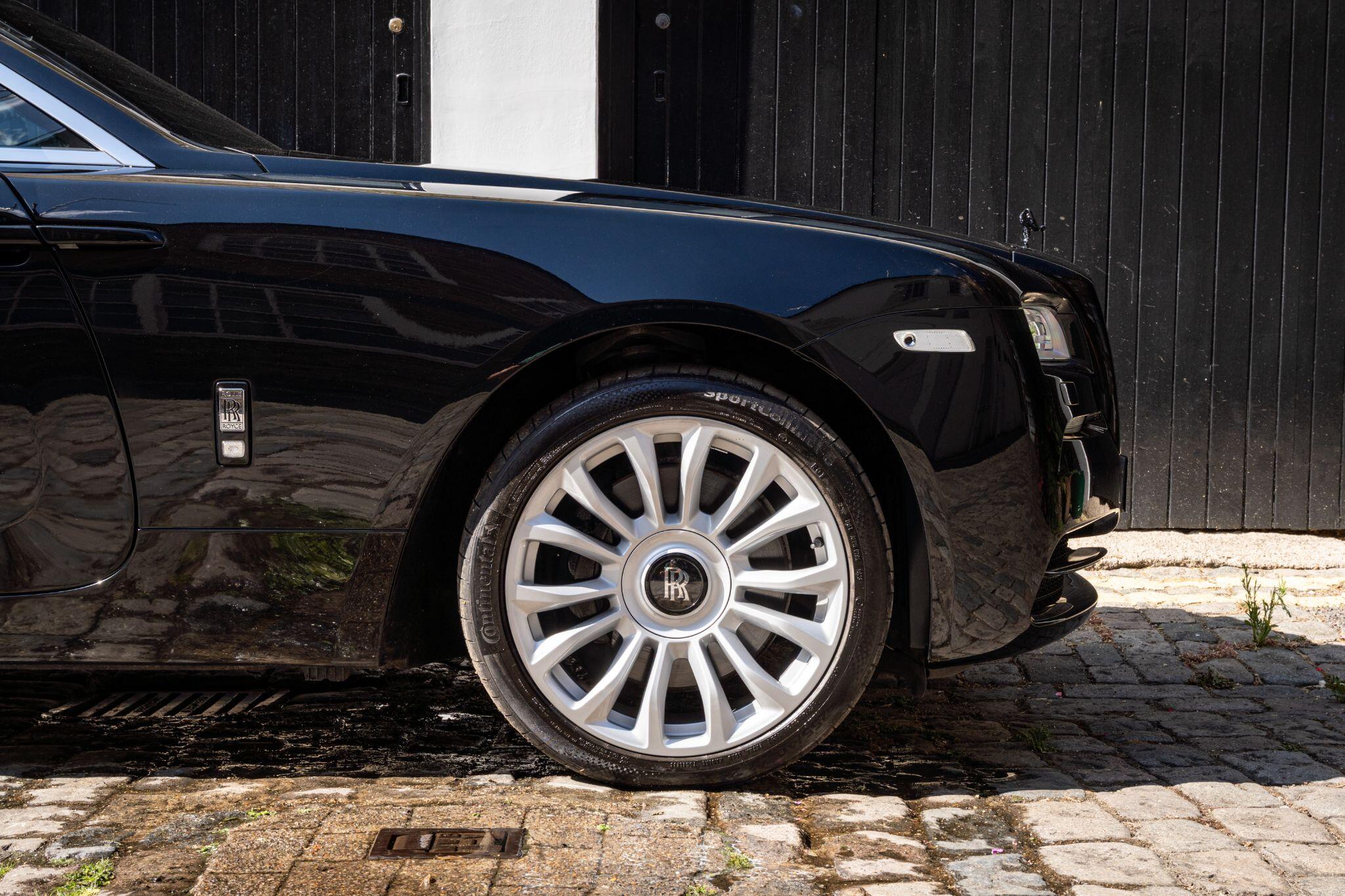 Rolls-Royce Wraith view 32