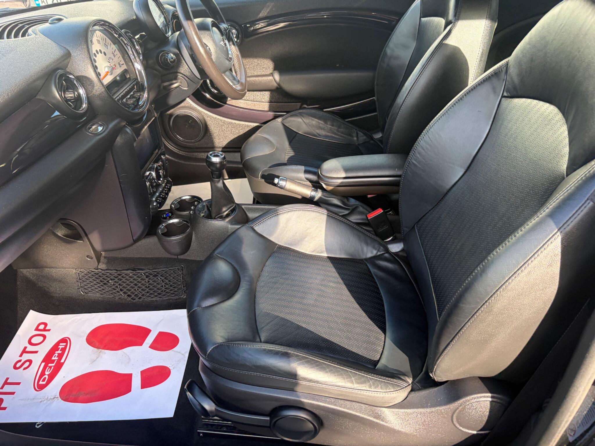 Mini Hatch view 70