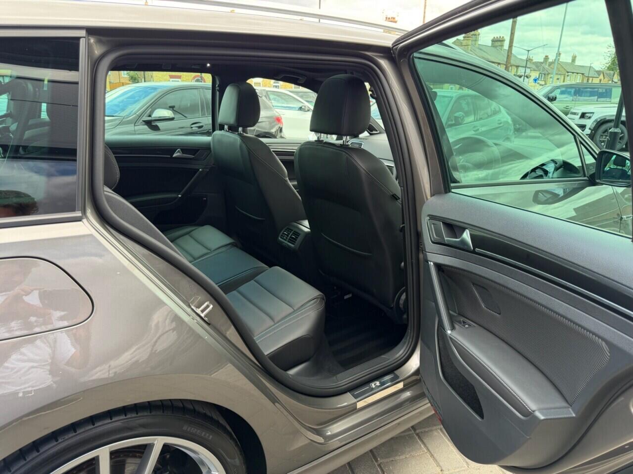 Volkswagen Golf view 21