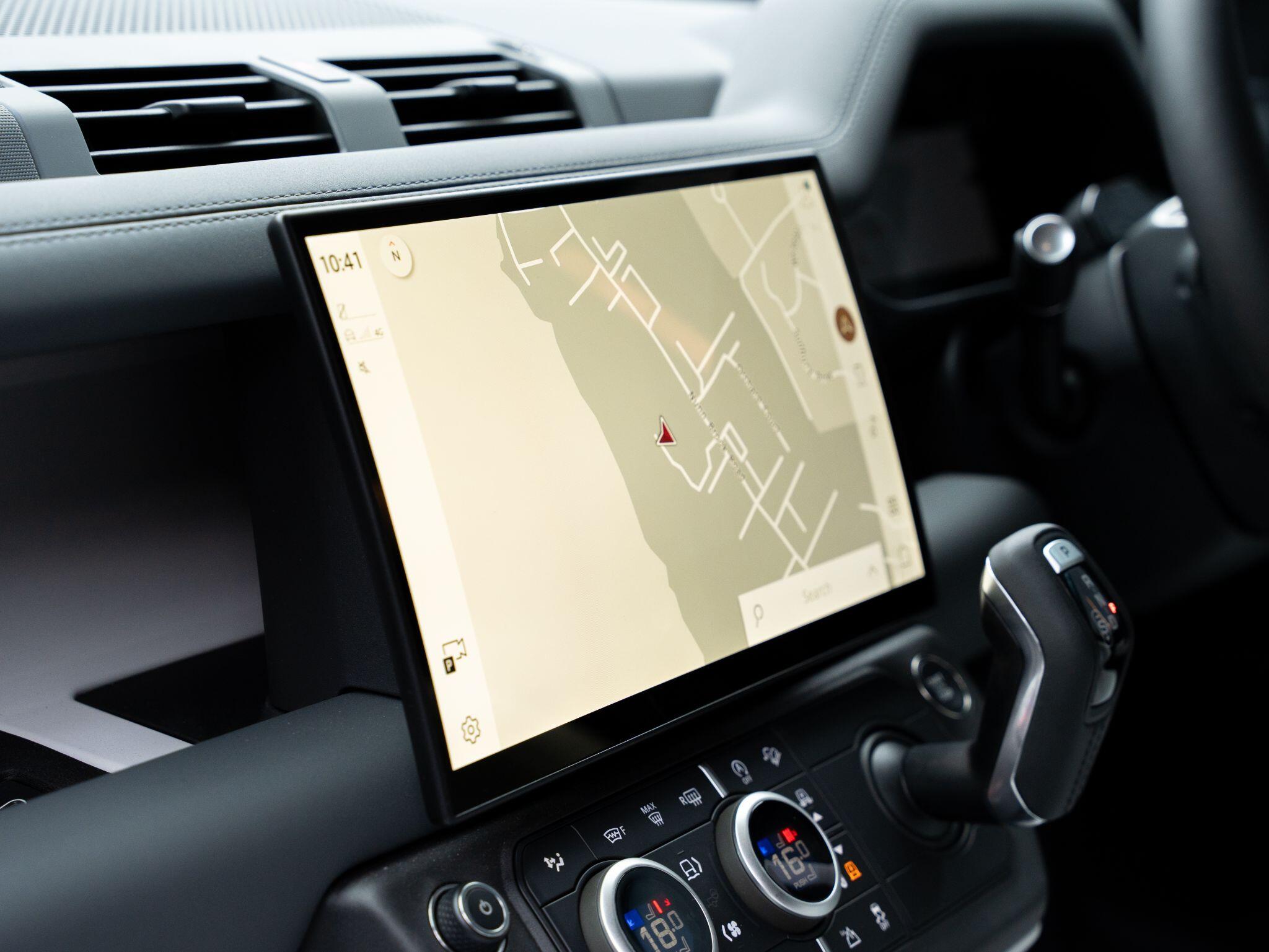 Land Rover Defender view 38
