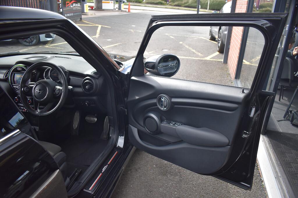 Mini Hatch view 24