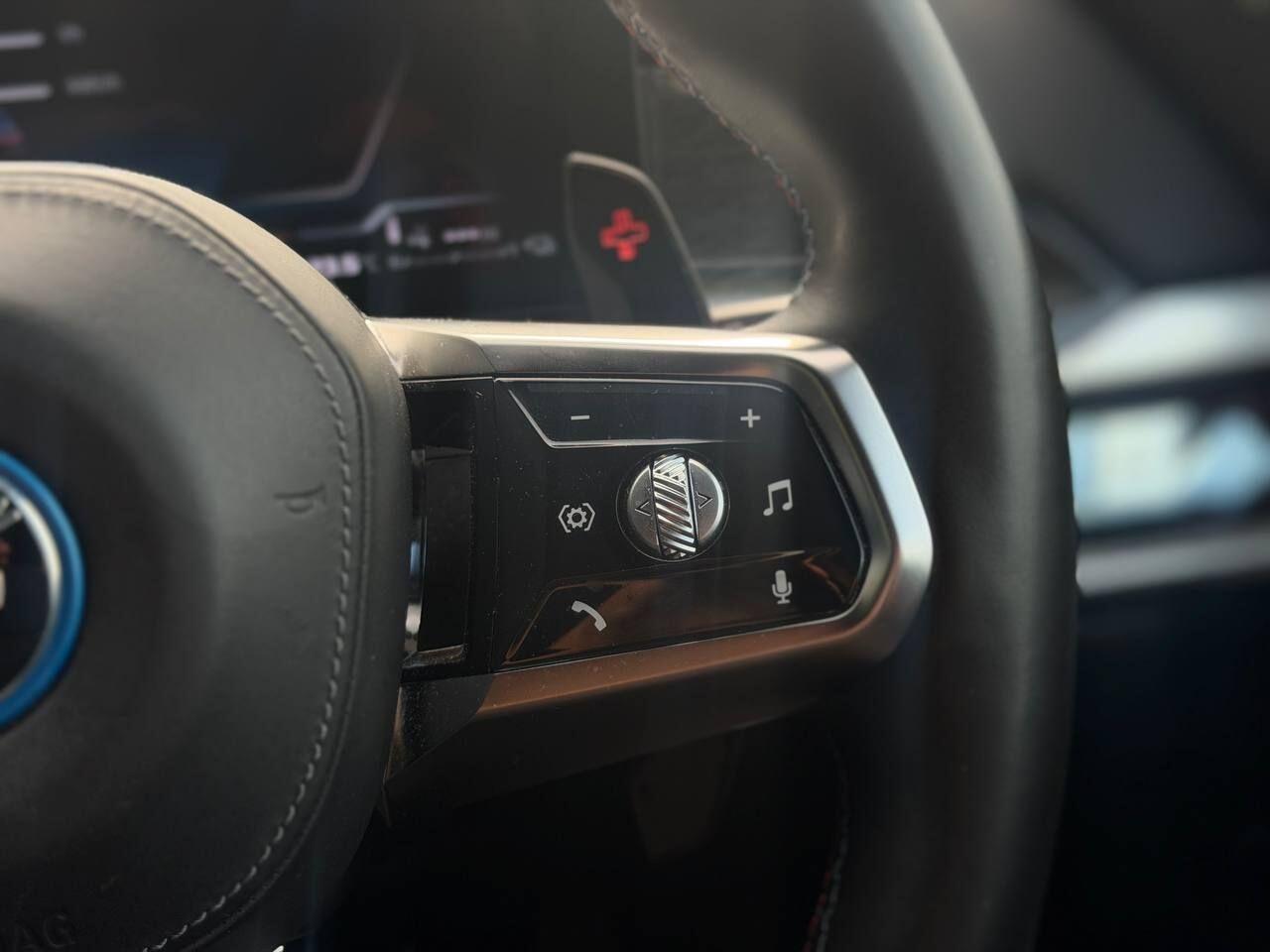 BMW 7 Series view 44