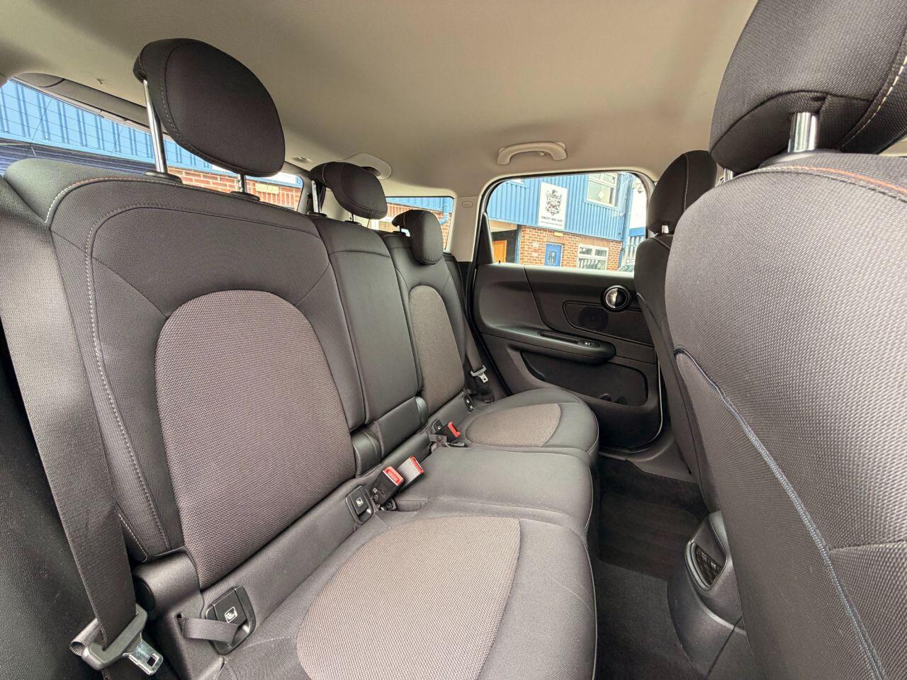 Mini Countryman view 32