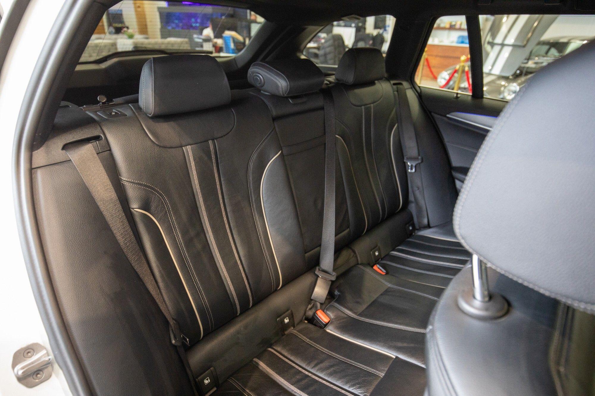 BMW 5 Series view 11