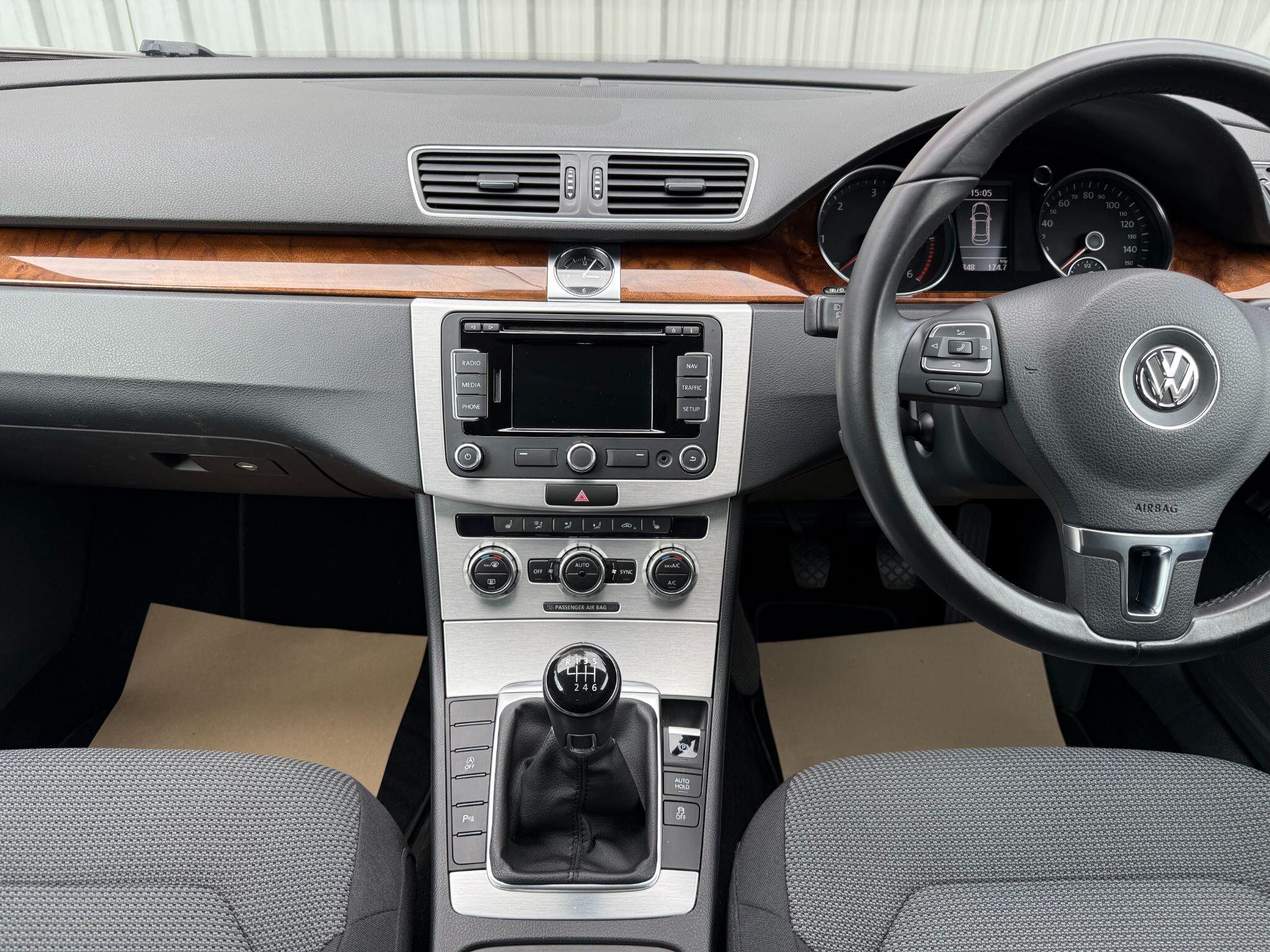 Volkswagen Passat view 25