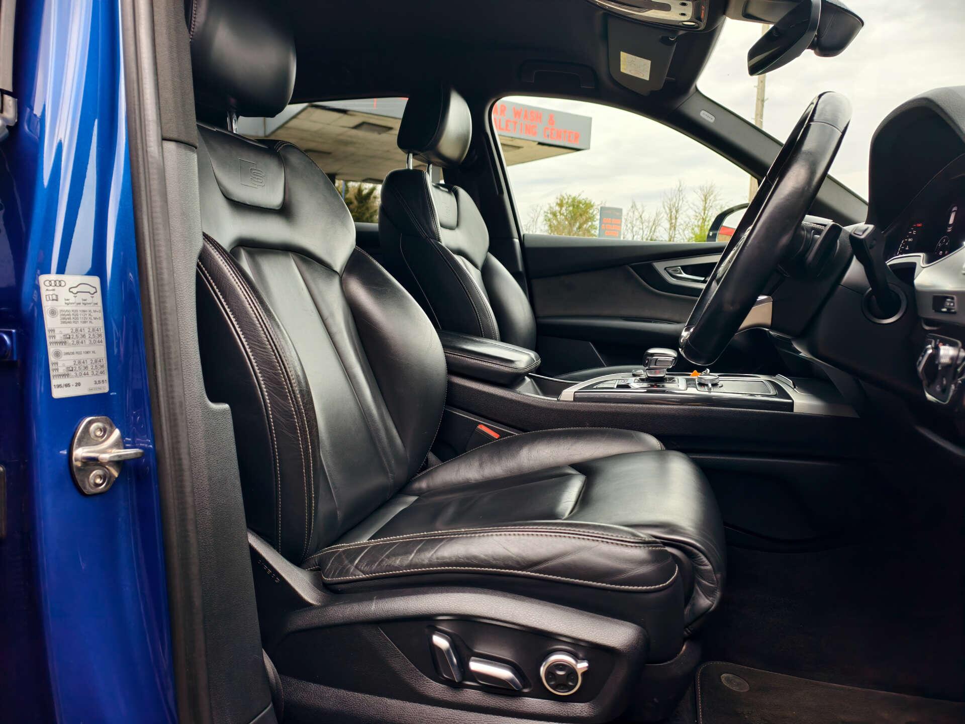 Audi SQ7 view 30