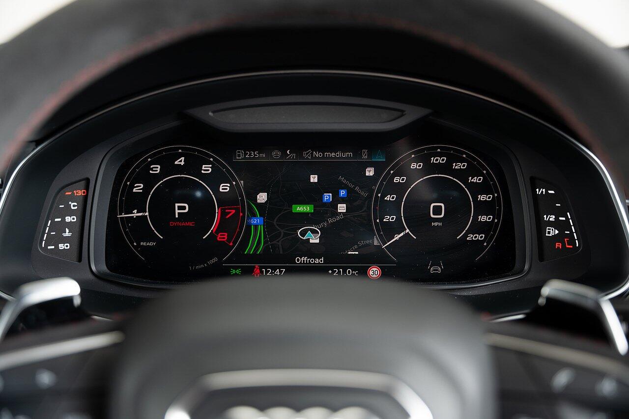 Audi RS Q8 view 44