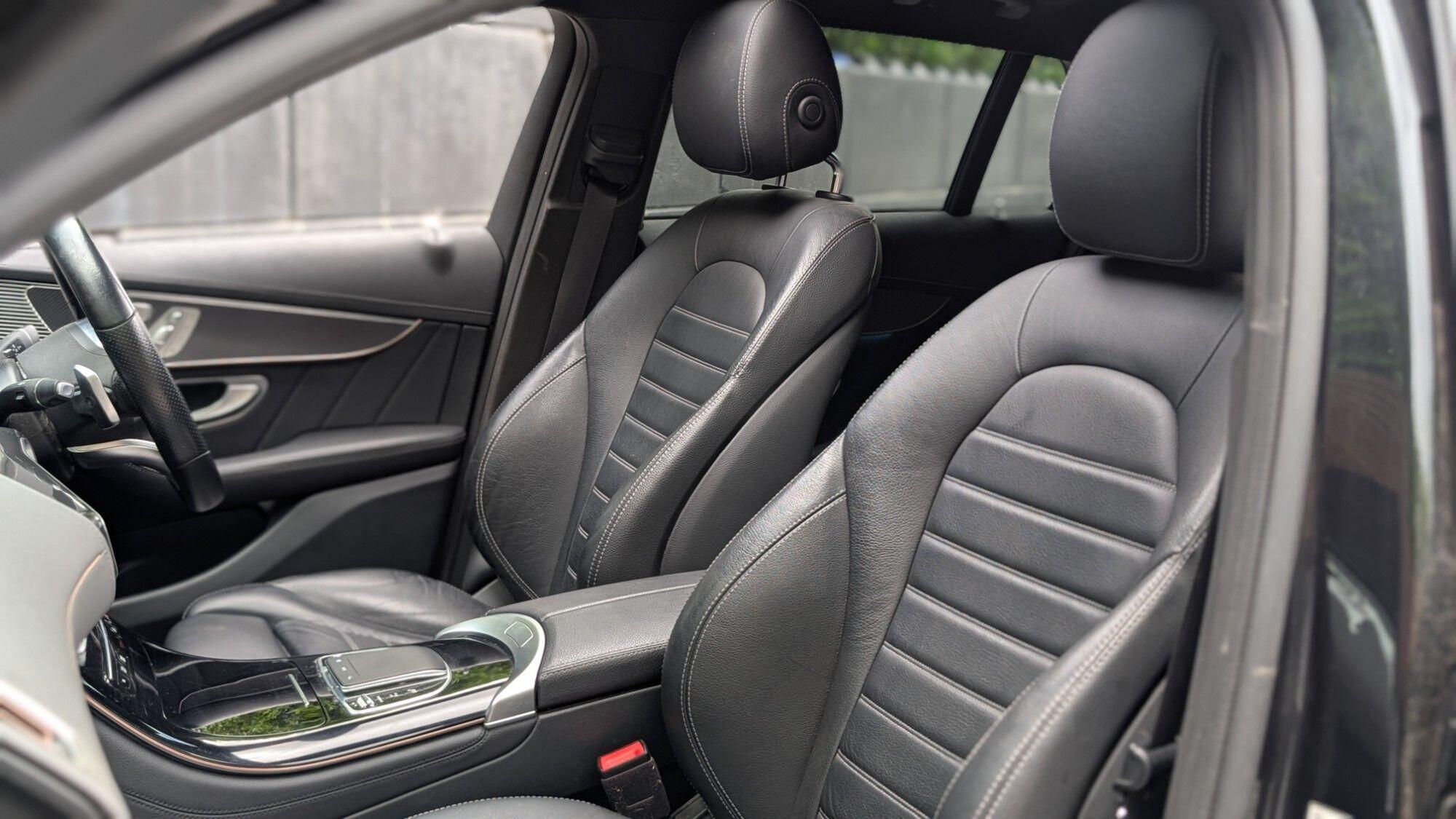Mercedes-Benz EQC view 13