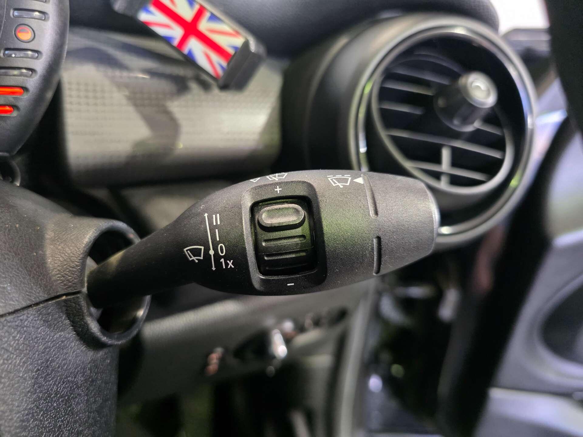 Mini Convertible view 22