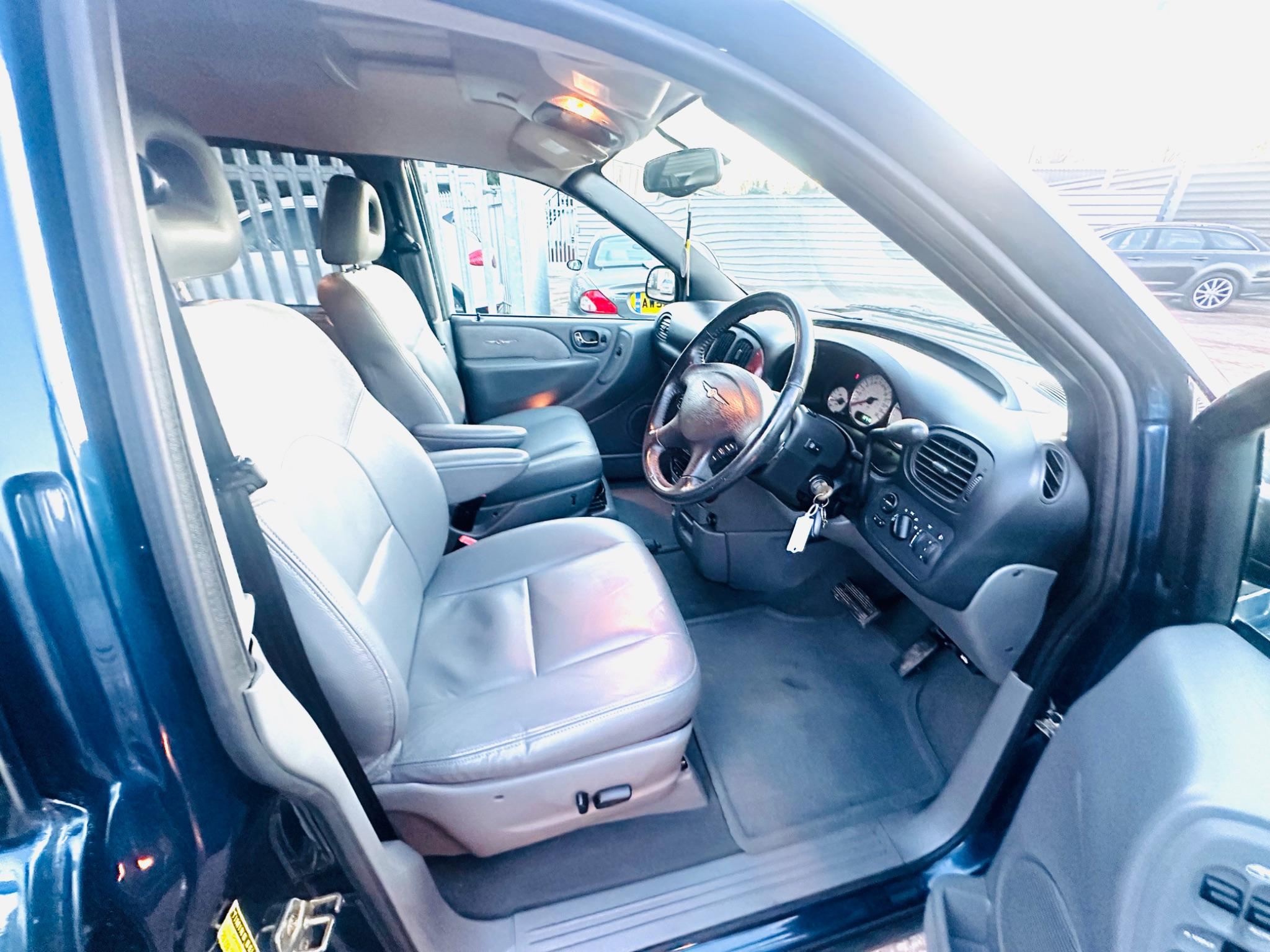 Chrysler Grand Voyager view 2