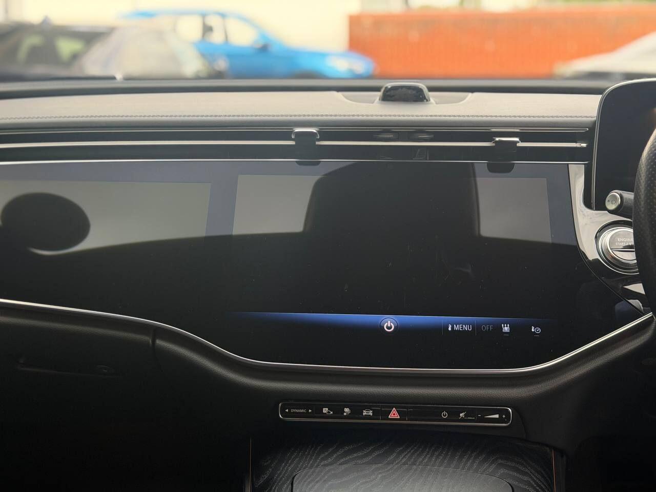 Mercedes-Benz E-Class view 23
