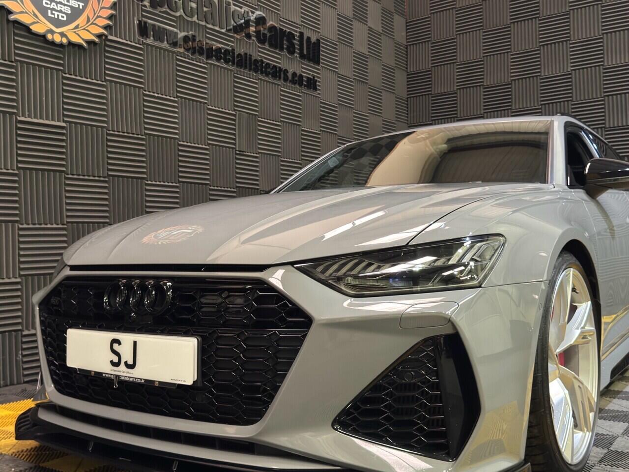 Audi RS6 Avant view 26
