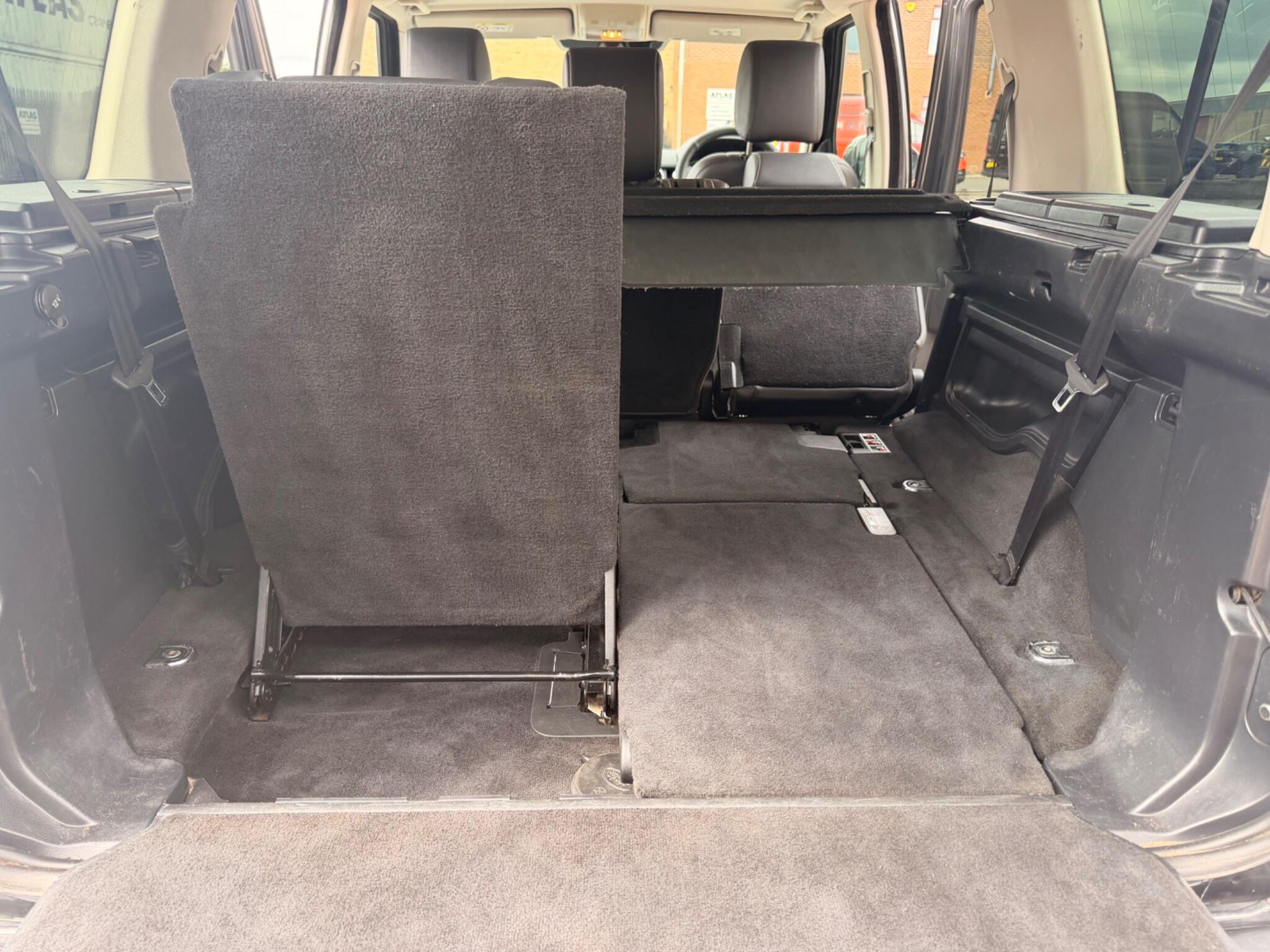 Land Rover Discovery view 30