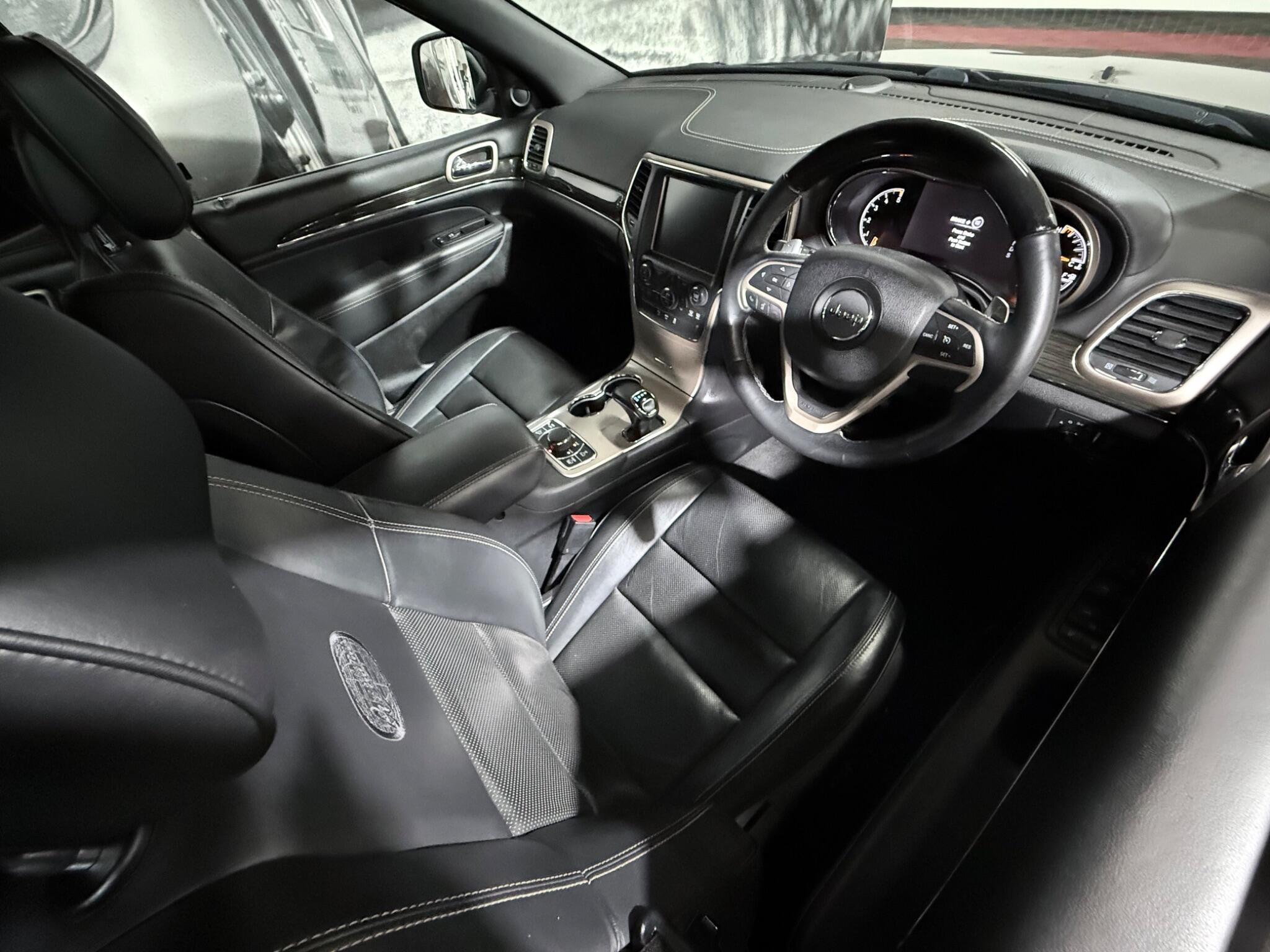 Jeep Grand Cherokee view 12