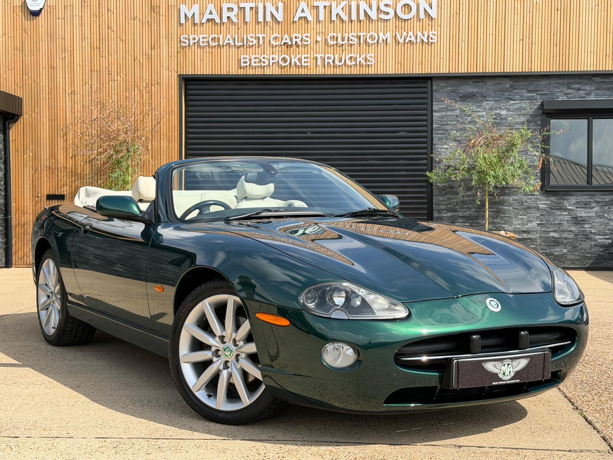 Jaguar XK8 view 57